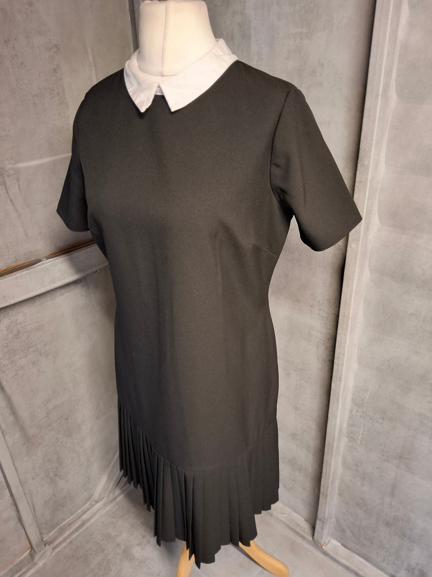 Matalan Black Midi Dress with White Collar – Size 12 – Classic Chic