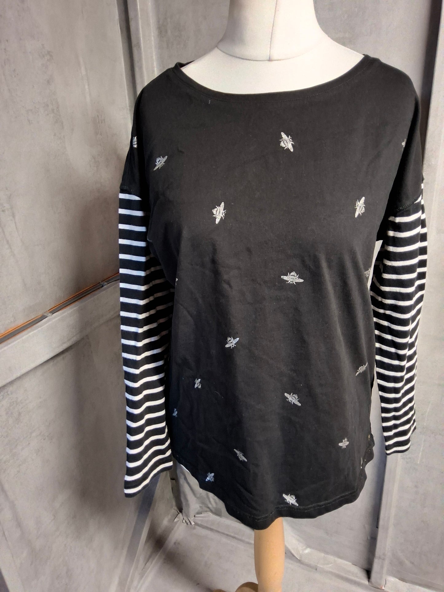 Joules Black Long Sleeve Bee Print T-Shirt ā Size 12 ā 100% Cotton š