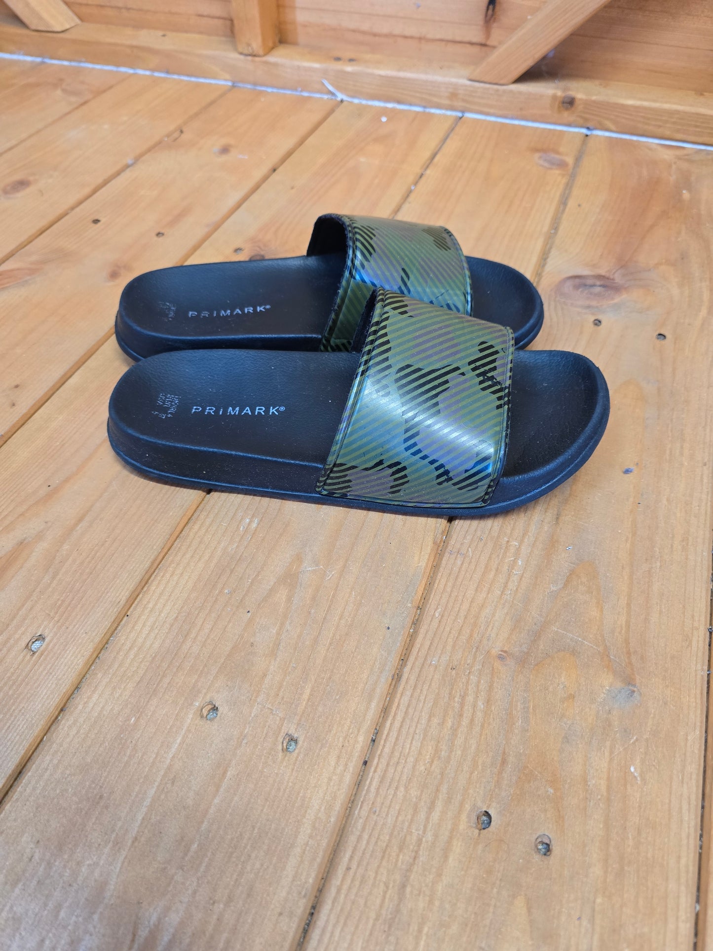 Primark Boys Camouflage Sliders Size 4 – Khaki Green, Comfy Fit, Summer Style, Trendy Design