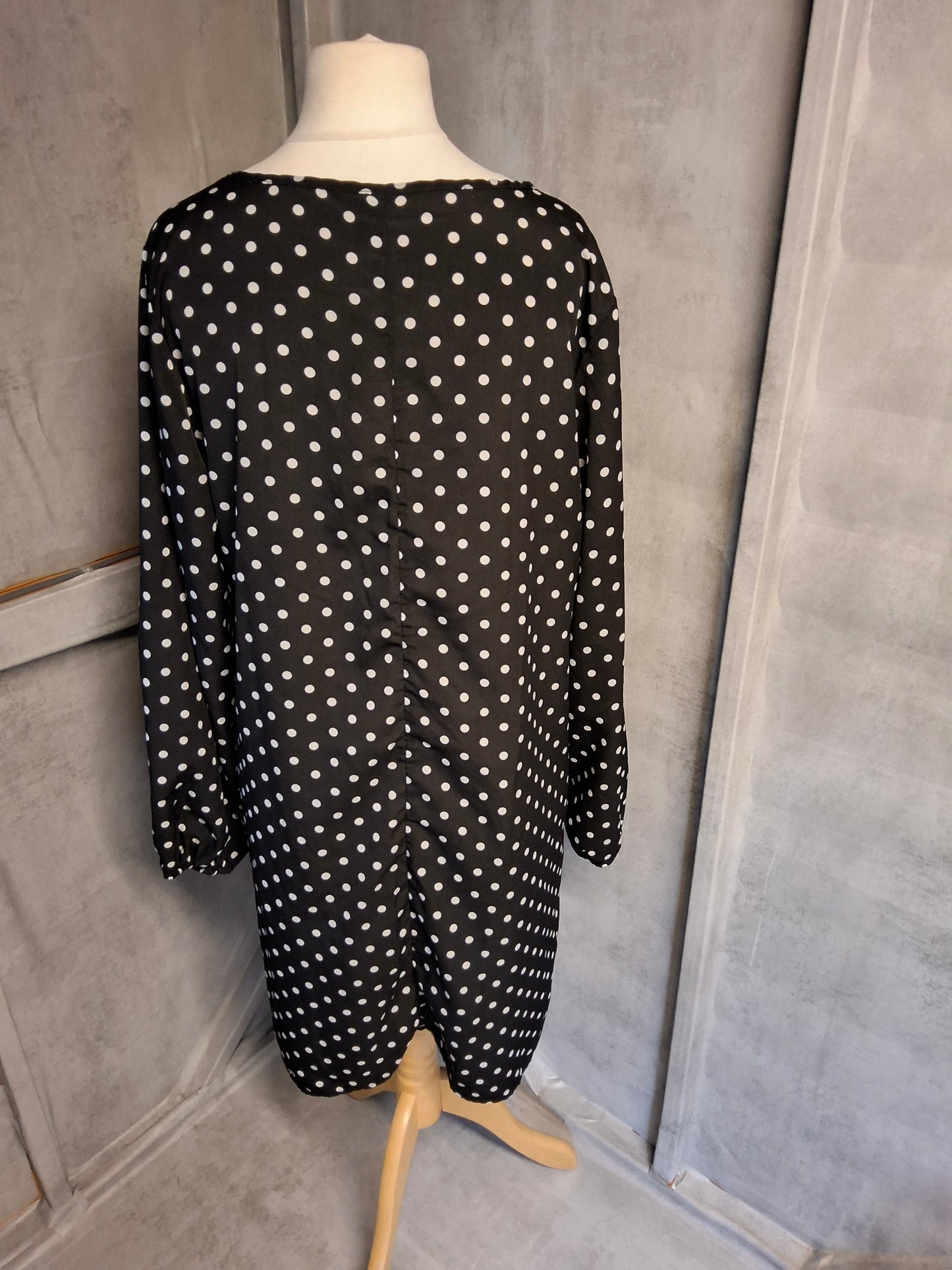 Emery Rose Black & White Polka Dot V-Neck Dress β Size XL ( size 16/18) β Long Sleeved A-Line