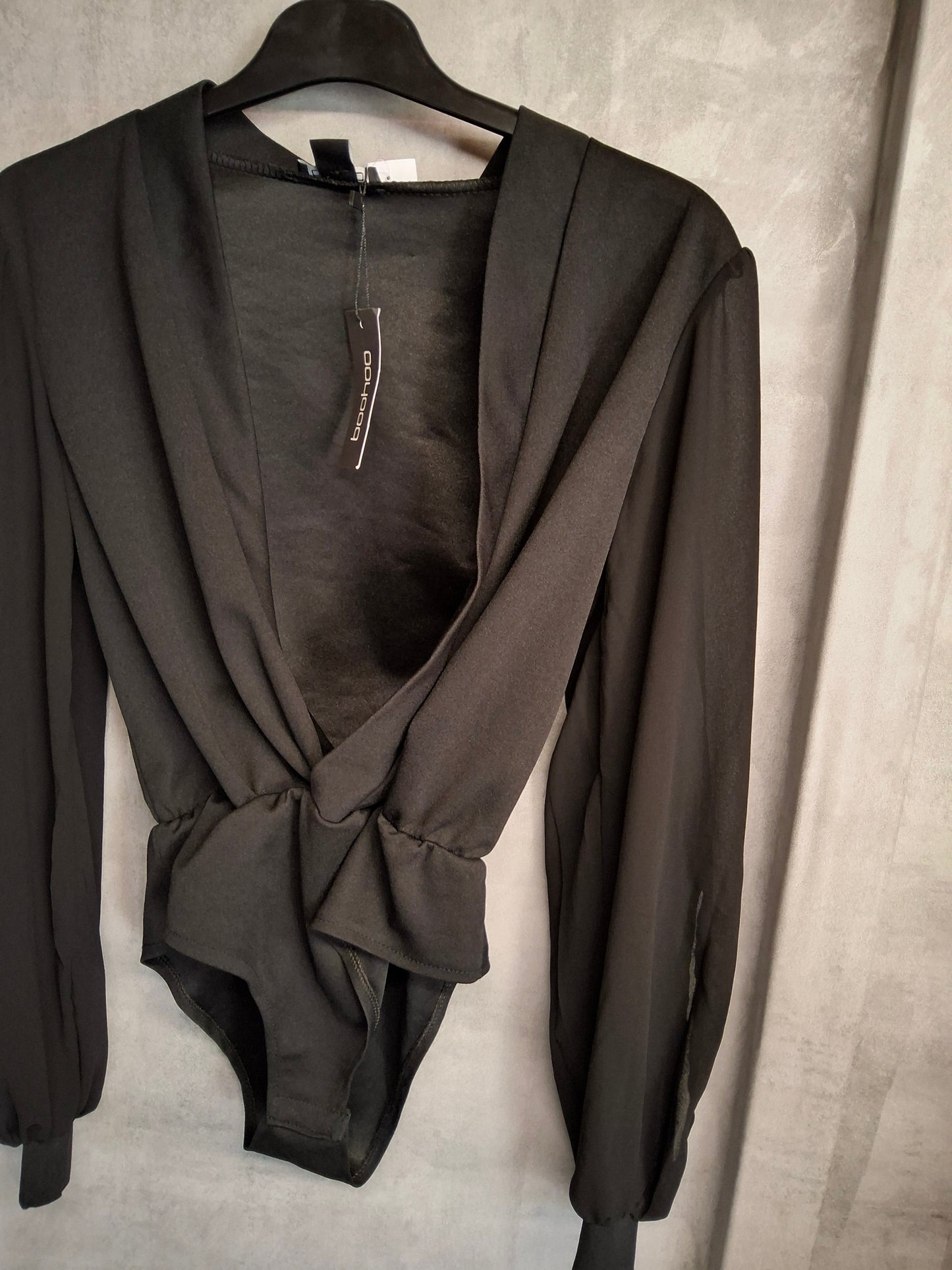 Boohoo Black Bodysuit with Sheer Sleeve Detail – Size 8 – NWT