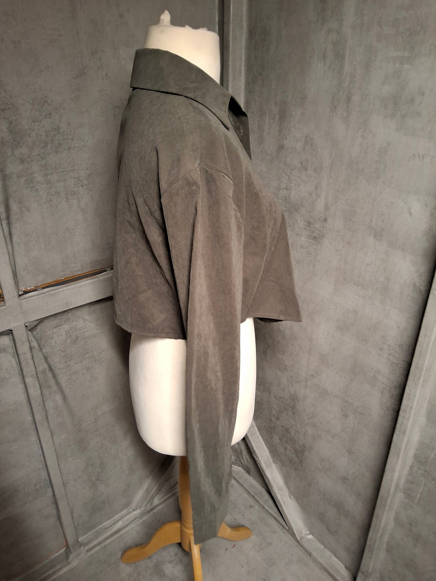 PrettyLittleThing Grey Suede-Feel Cropped Shirt – Size 8 – Smart Casual Button-Up
