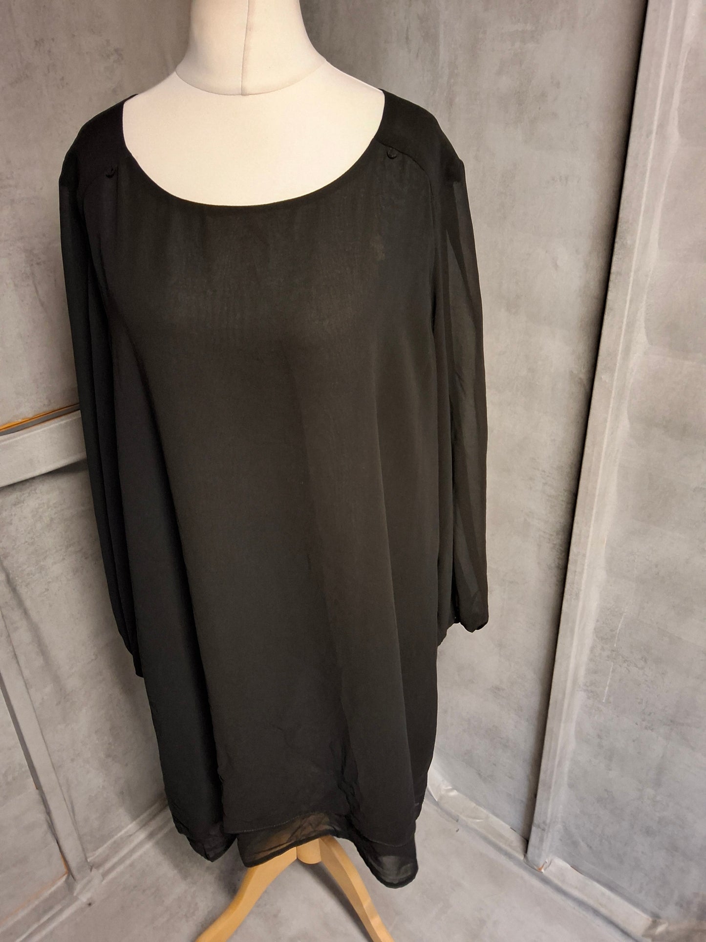 Yours Black Sheer Sleeve Layered Dress β Size 22 β Knee Length Chic
