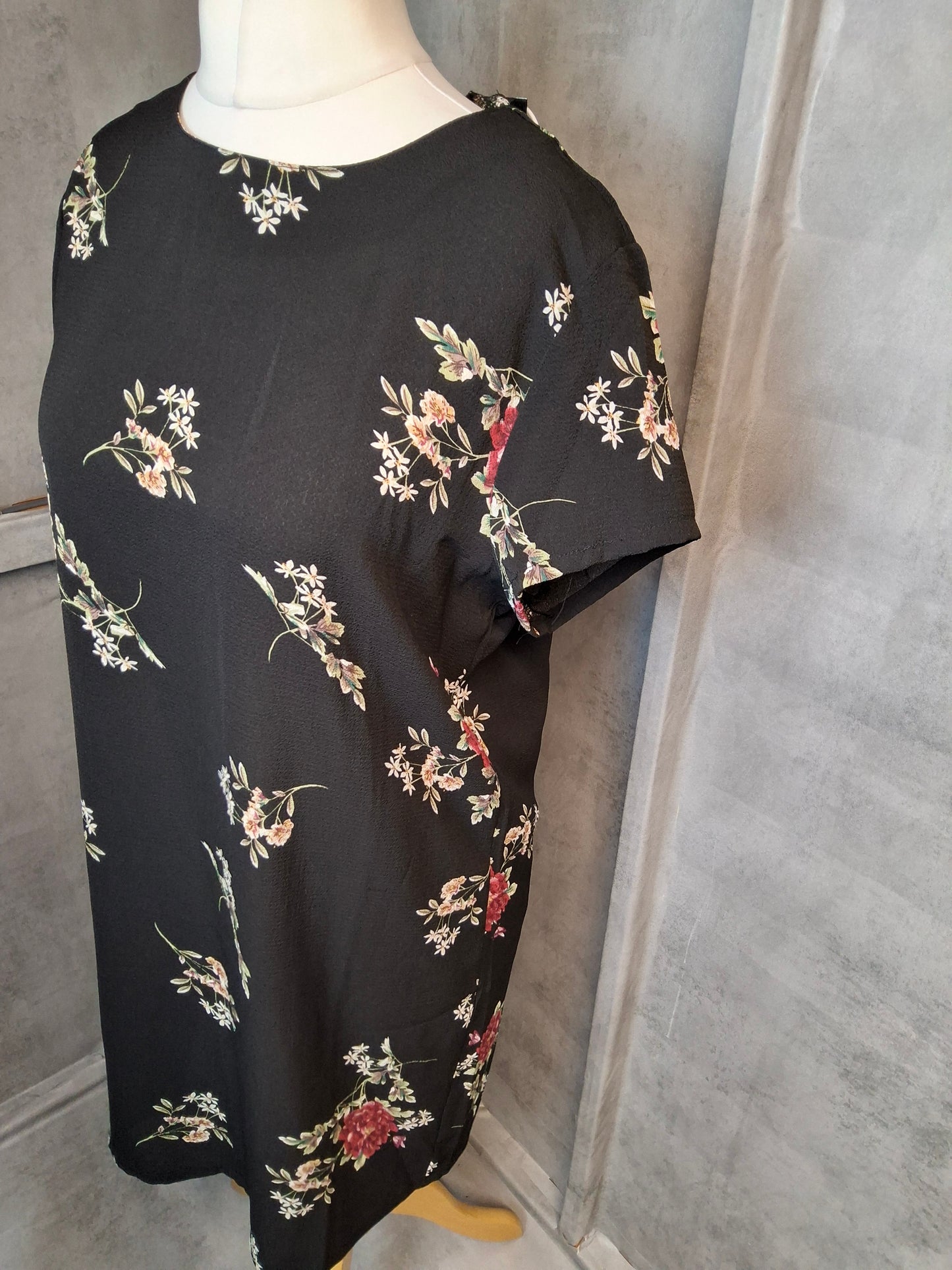 Boohoo Floral Shift Dress ๐ธ NWT Size 12 โ Brunch to Bar Sorted!