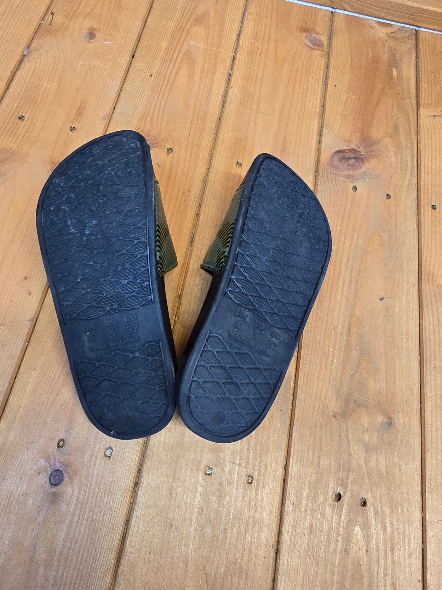 Primark Boys Camouflage Sliders Size 4 – Khaki Green, Comfy Fit, Summer Style, Trendy Design