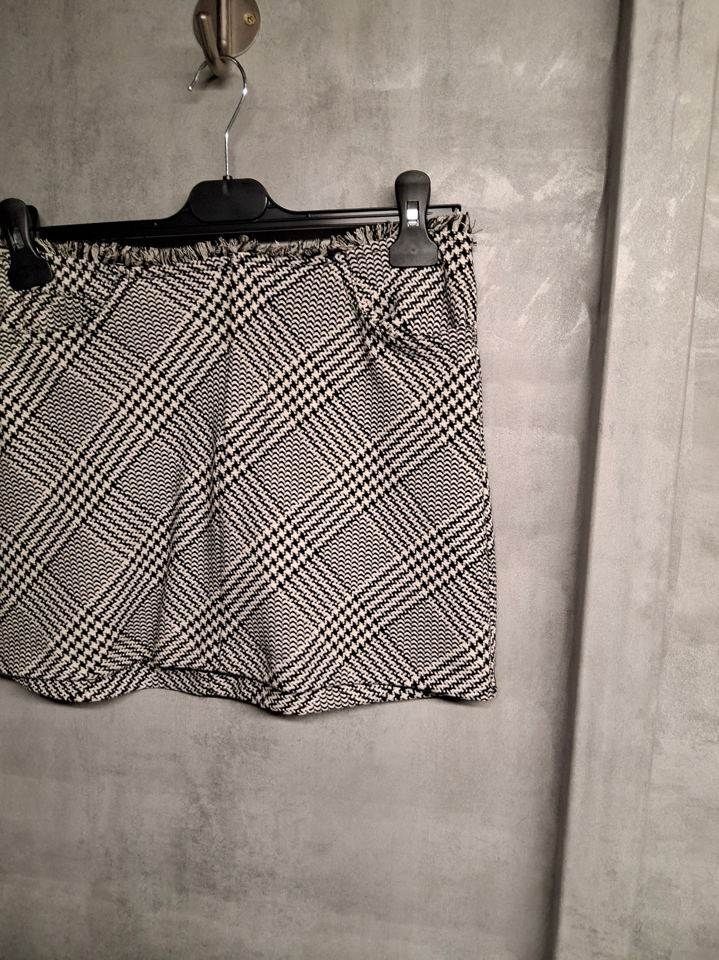Zara Grey & Black Checked Mini Skirt ā Size S (UK size 8) ā Classic Smart Casual