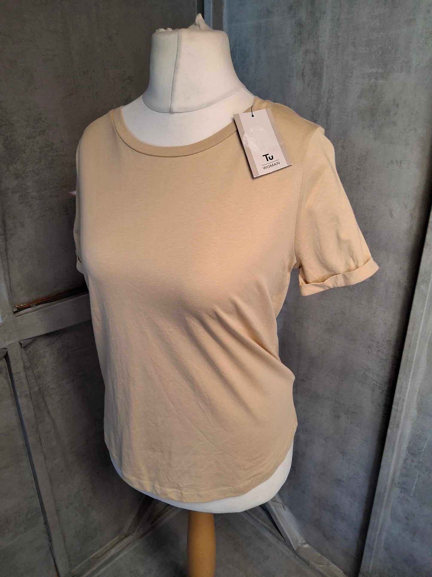 Tu Beige Short Sleeve T-Shirt – Size 10 – NWT