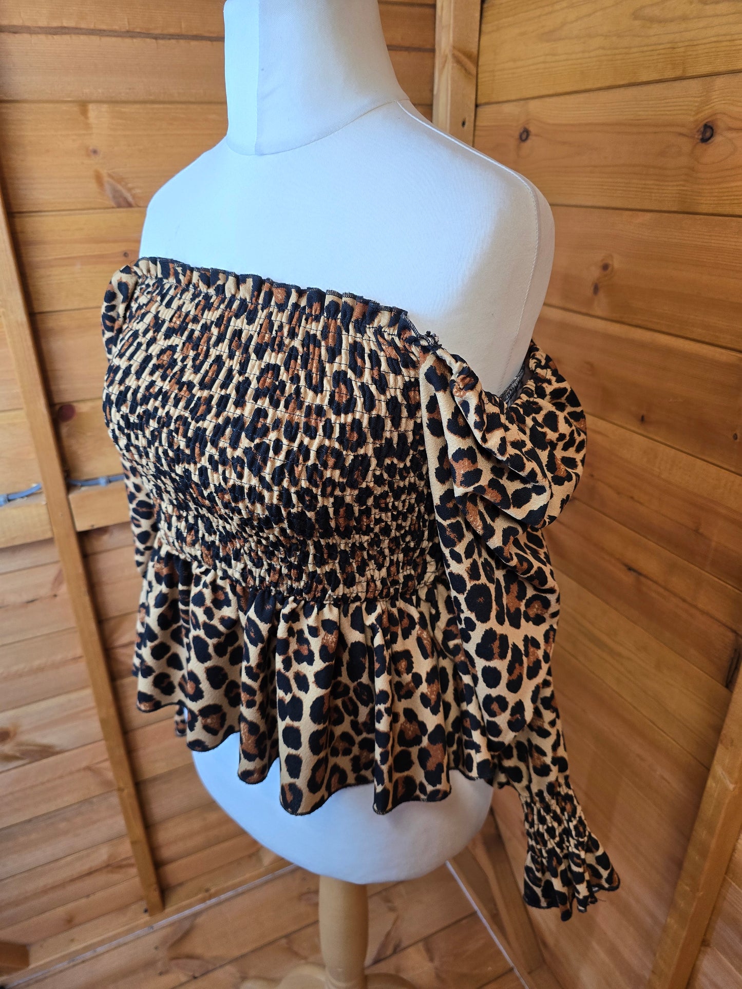 New Look Leopard Print Crop Top β Size 10 β On or Off Shoulder π