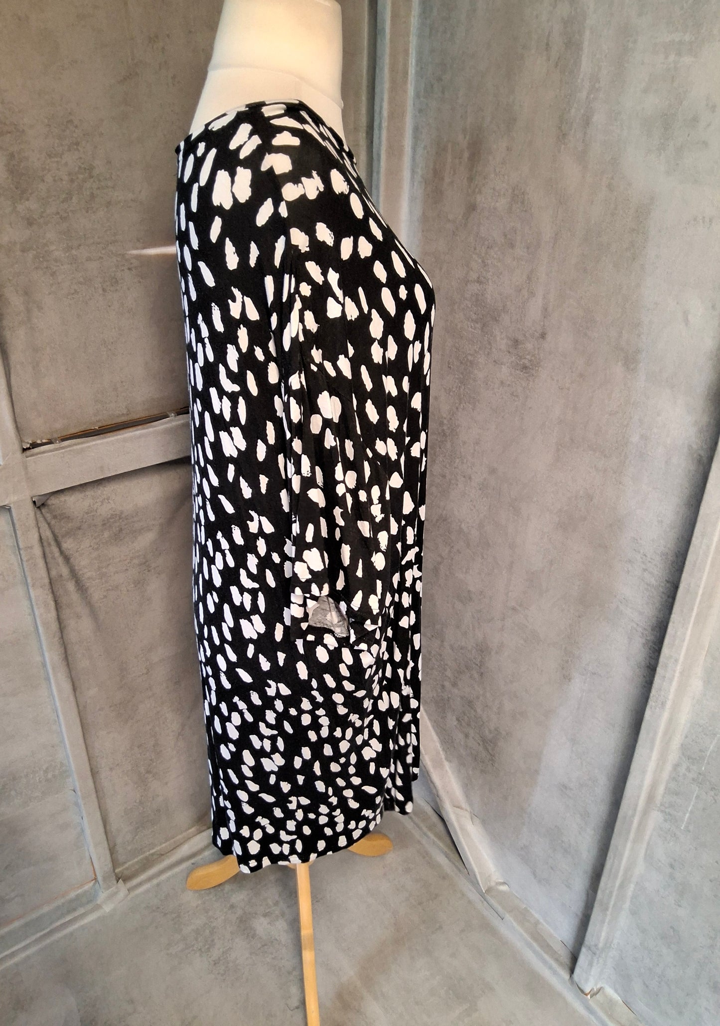 Studio Black & White Animal Print Oversized Midi Dress – Size 16/18