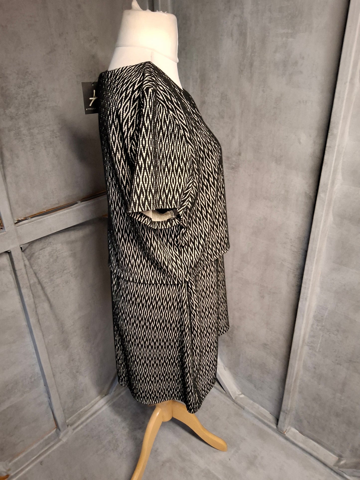 Primark Black & Beige Layered Pattern Dress – Size 18 – BNWT – Smart-Casual Style for Work or Outings