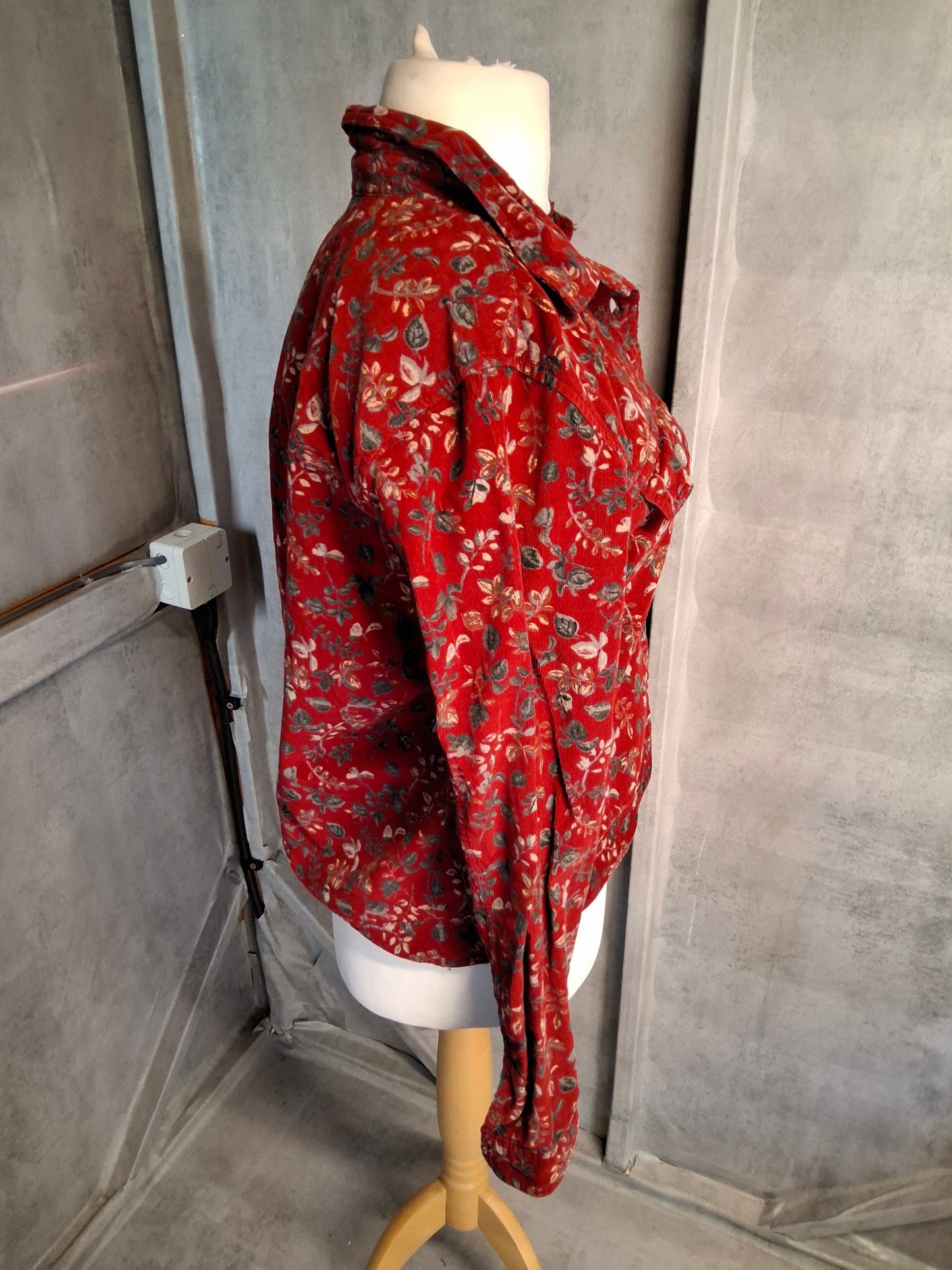 Christopher & Banks Burgundy Floral Cord Shirt ā Size M (UK size 10/12) ā 100% Cotton