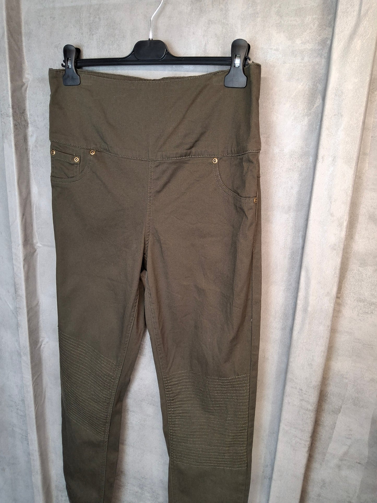 Dark Khaki Skinny Jeans – High Waisted Size 14/16 | Comfy & Cool 🍃