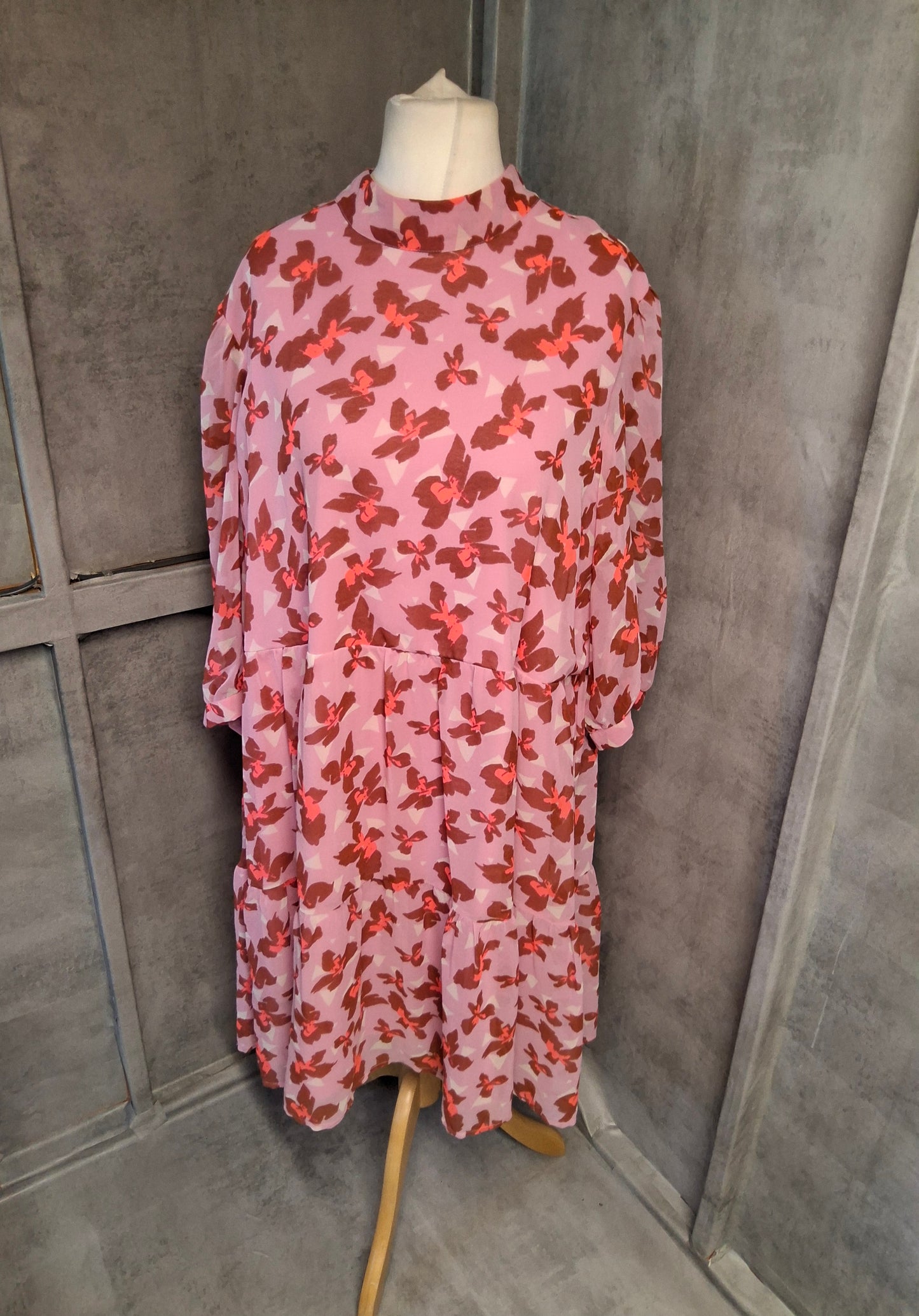 Vero Moda Pink Floral Floaty Dress โ Size 20/22 | Swishy, Sheer & Chic ๐ธ