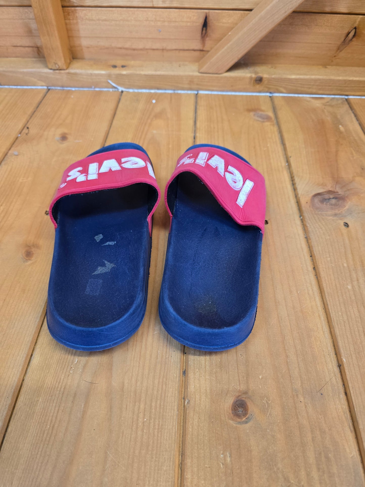 Levi’s Sliders Red & Navy – Size EU36 UK3.5, Comfy Fit, Bold Colour, Casual Style, Minor Marks