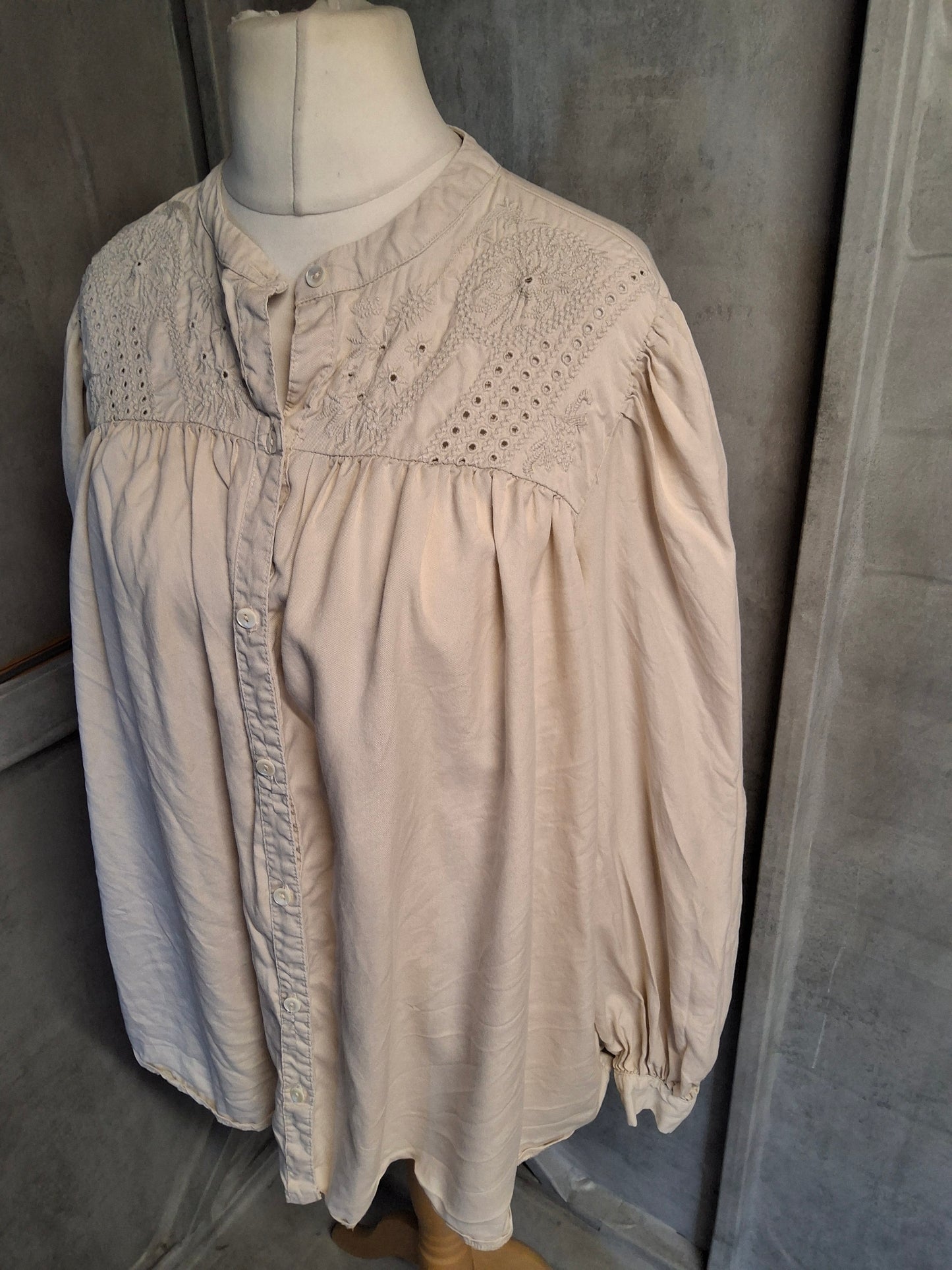Tu Beige Oversized Lyocell Blouse – Size 18 – Long Sleeve