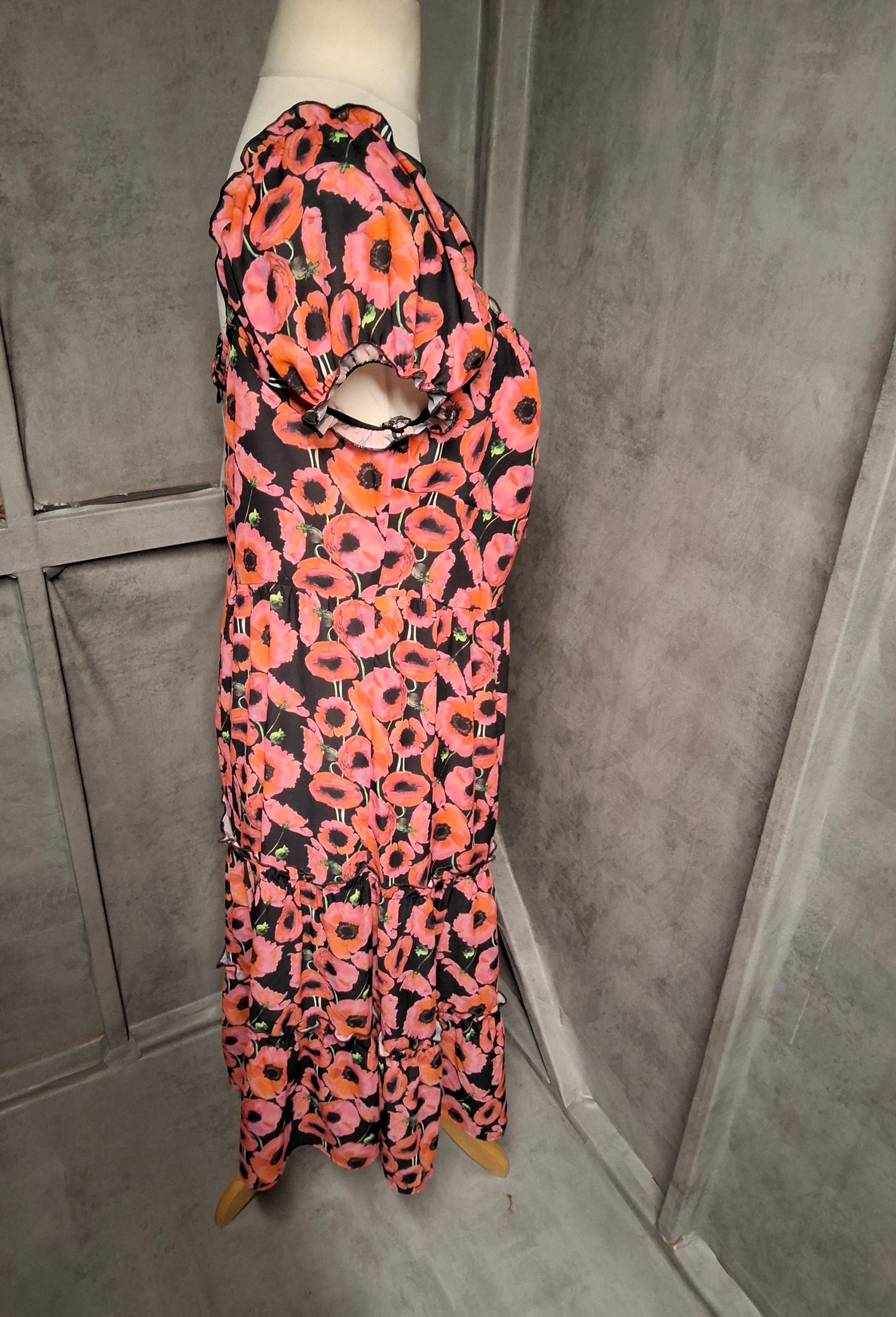 Boohoo Floral Puff Sleeve Midi Dress – Size 18 NWT 🌸