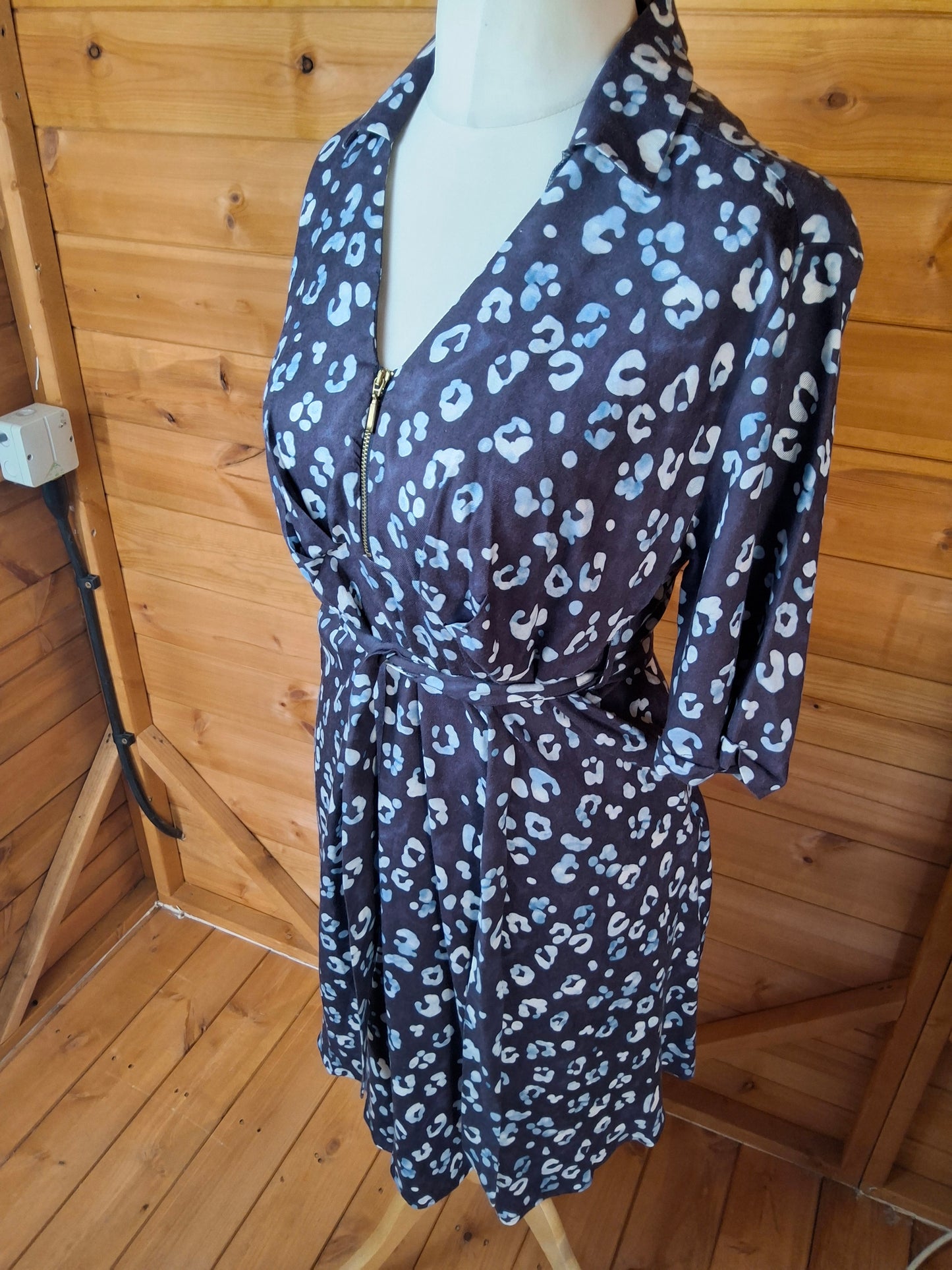 Isabella Oliver Navy Animal Print Maternity Nursing Dress – Size 12, Belted, RRP £129