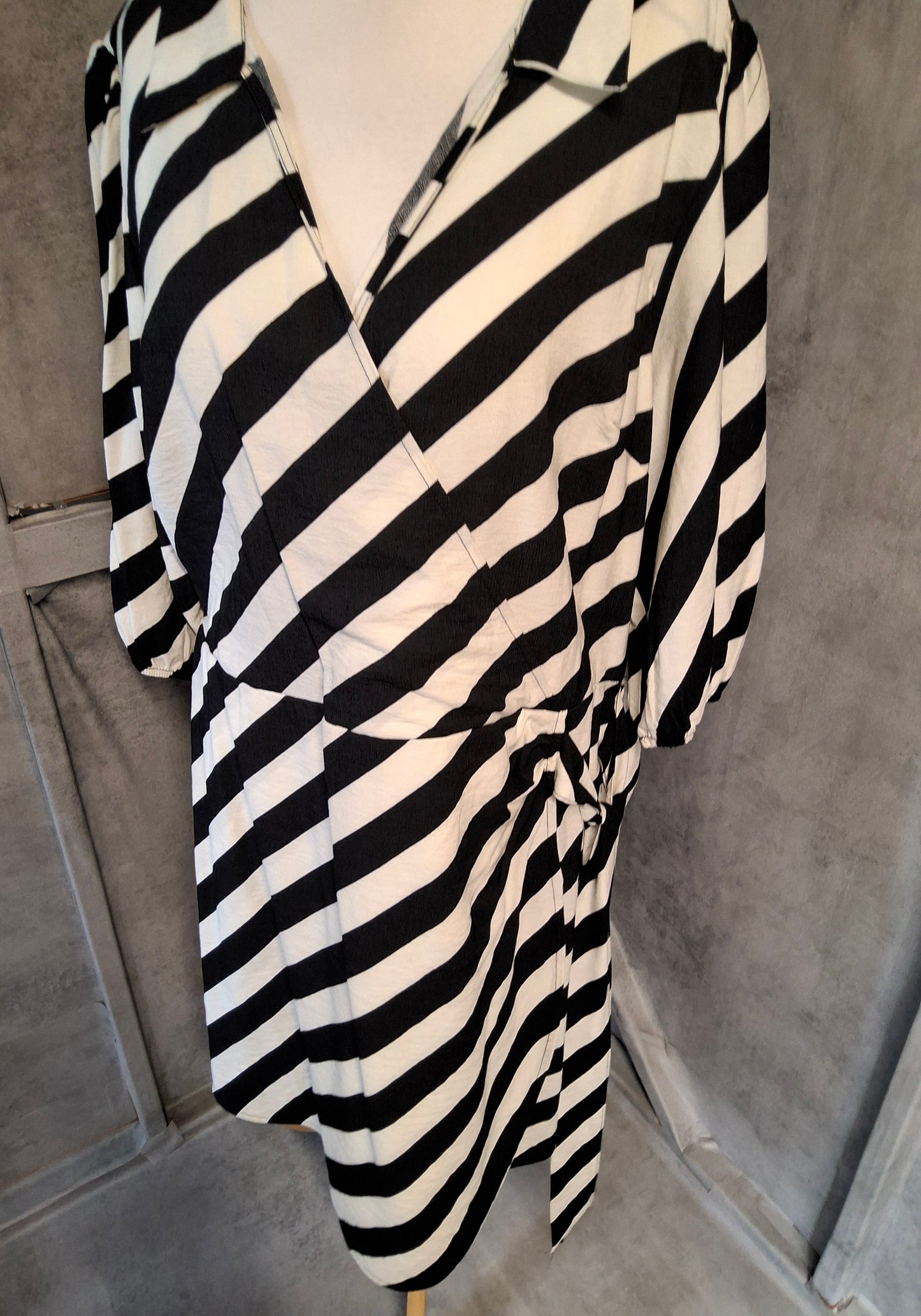 F&F Black & White Stripe Wrap Dress β Size 22 β NWT