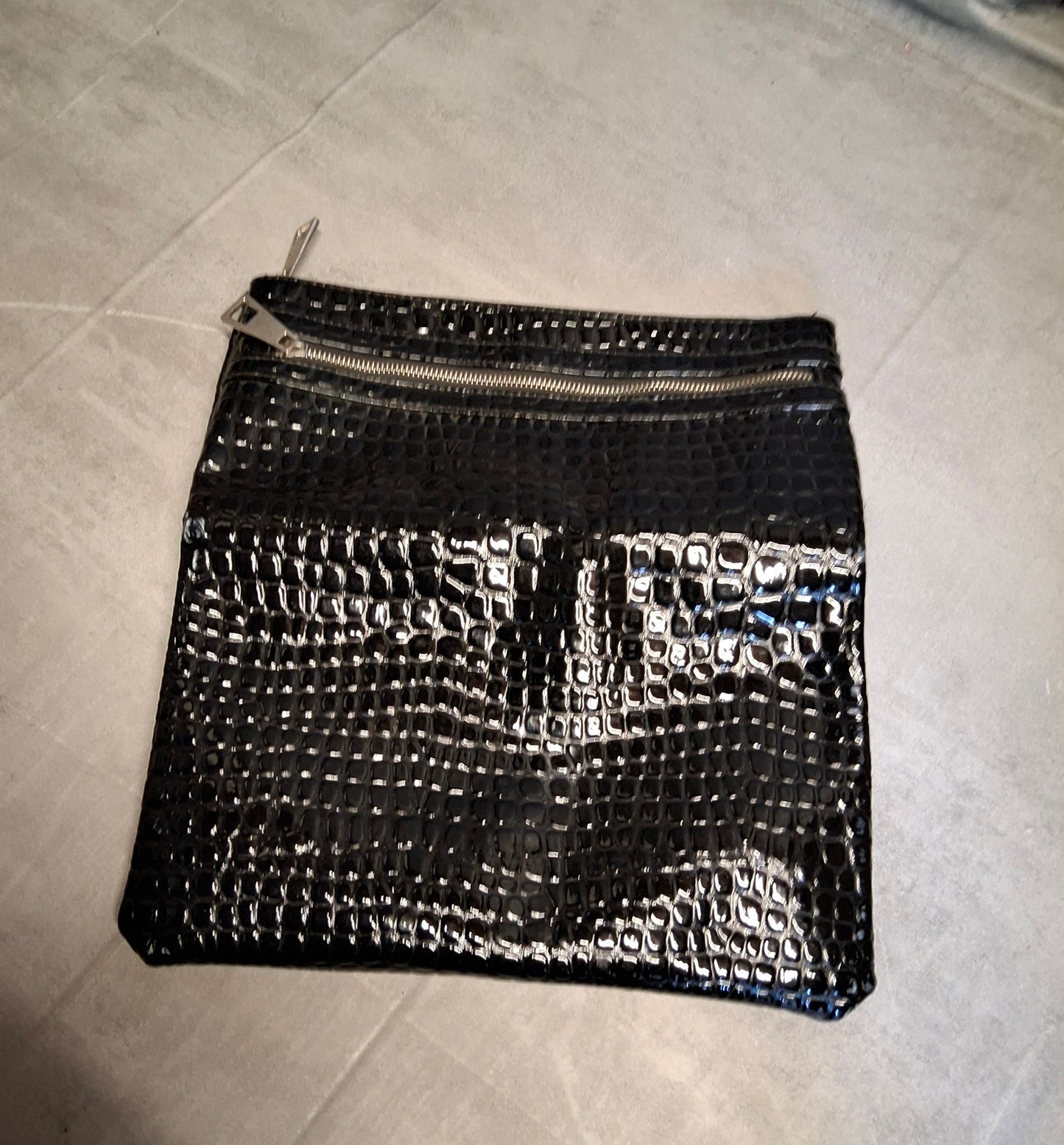 Primark Black Croc Faux Leather Fold-Over Clutch Bag ā Zip & Popper Fastening