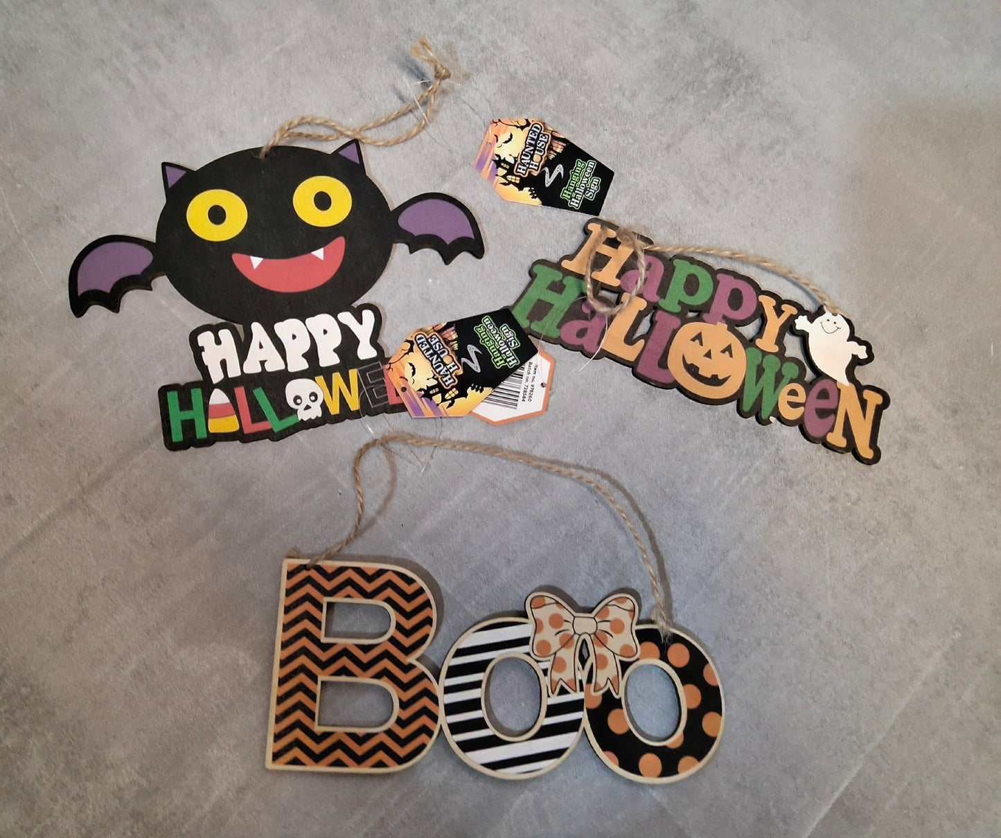 Bundle of 3x Wooden Halloween Hanging Plaques – Boo & Happy Halloween – NWT