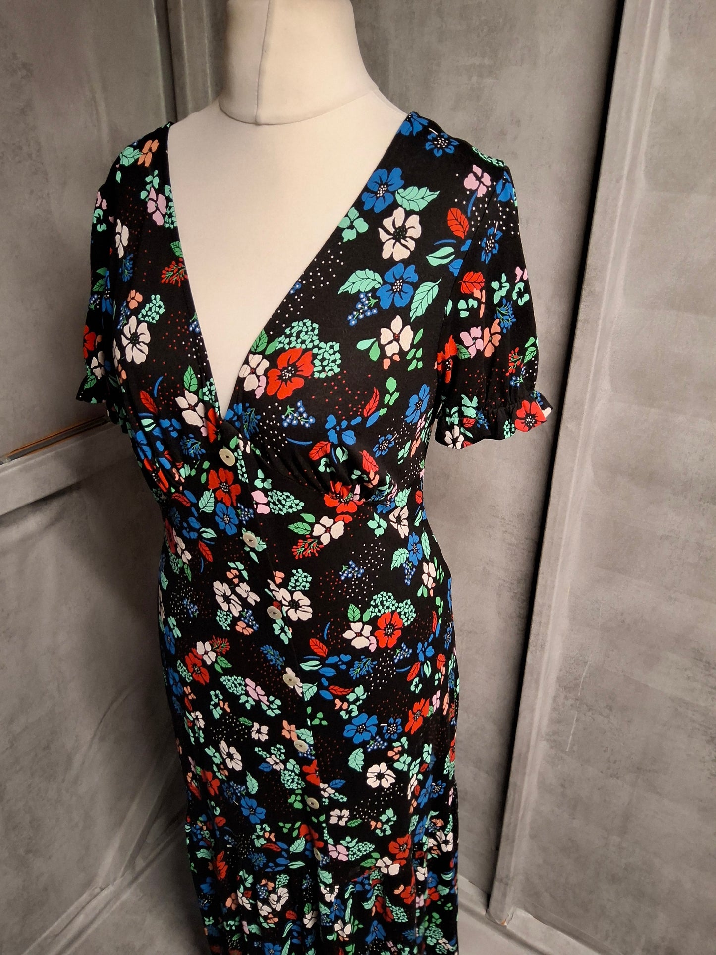 Next Black Multicolour Floral Midi Dress – Size 12 – V-Neck – Button Front – Summer Style