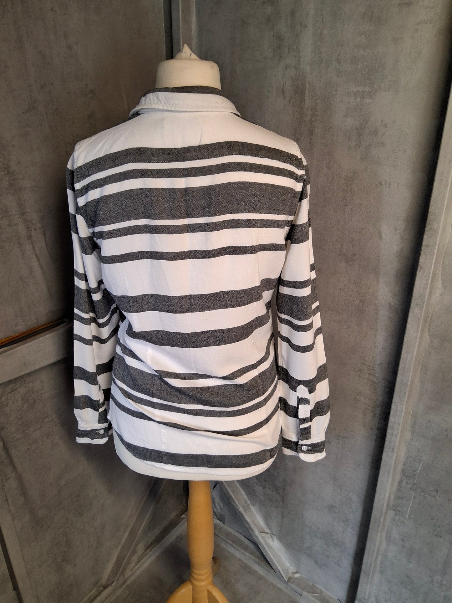 George Grey & White Striped Shirt – Size 12 – 100% Viscose