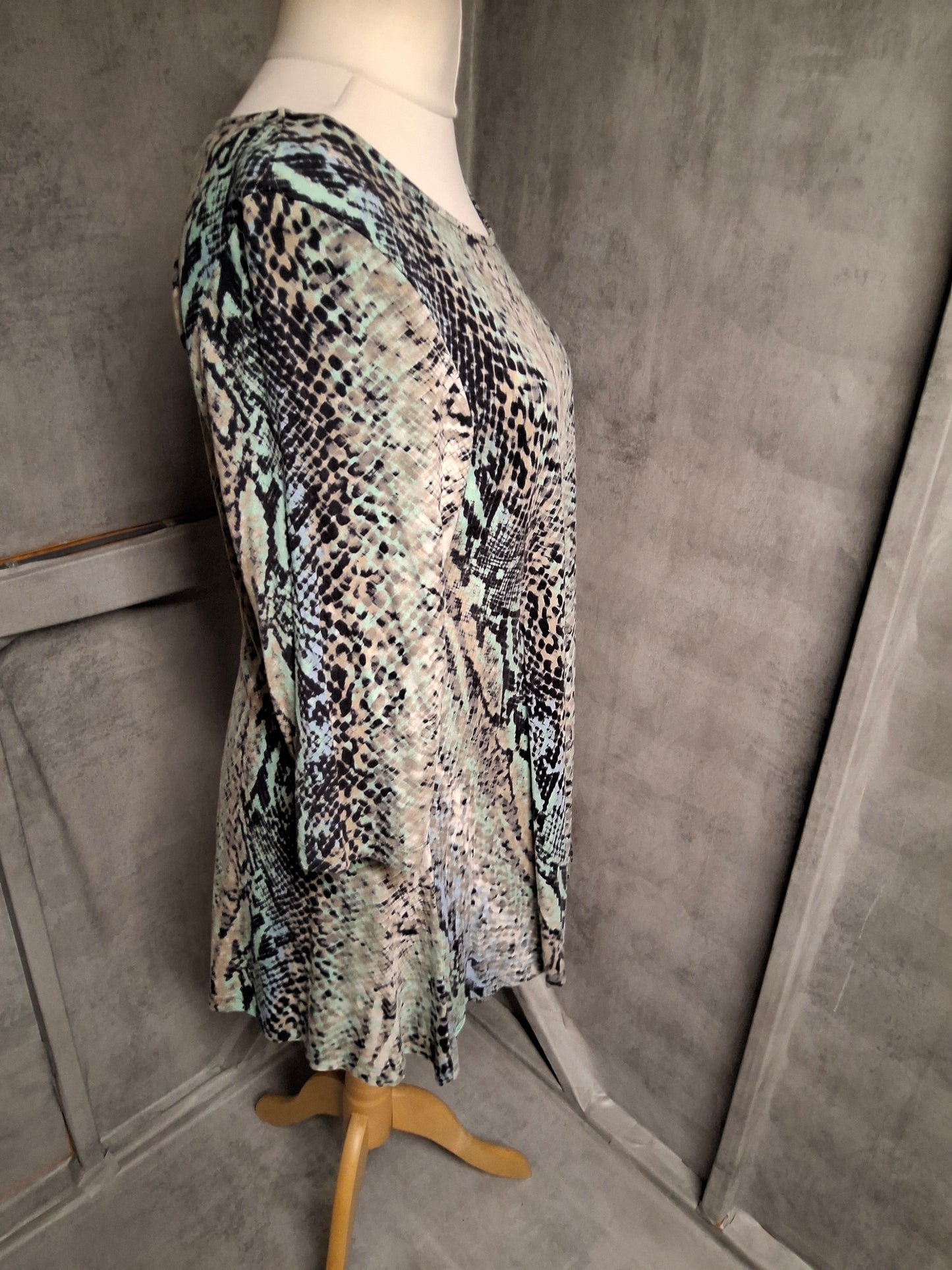 Marks & Spencer Green & Black Patterned Longline Top – Size 18