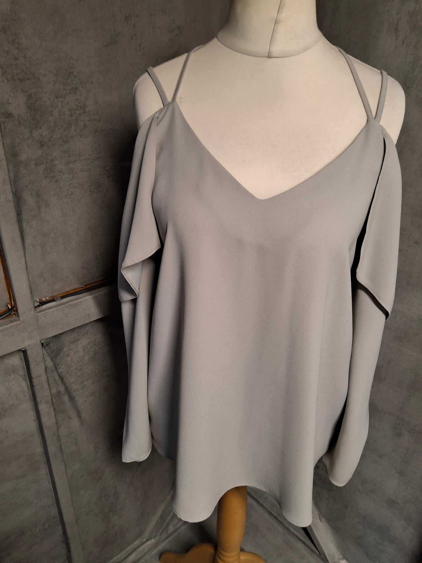 River Island Cold Shoulder Drama Top – Size 12