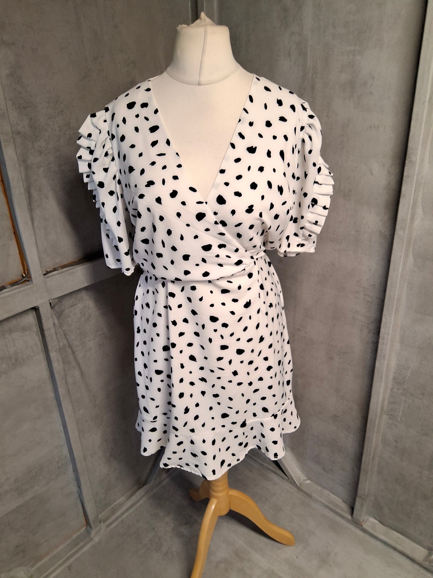 AX Paris White & Black Polka Dot Mini Dress β Size 10 β Wrap Style β Frill Sleeves β V-Neck