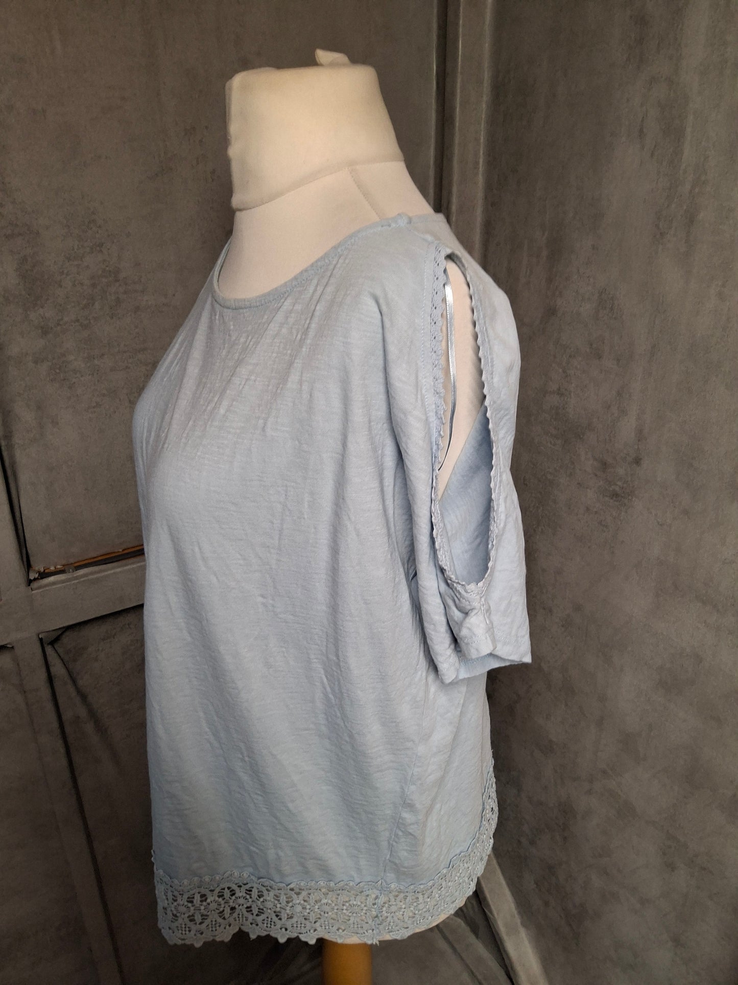 George Light Blue Cold Shoulder Tee – Size 14 – Casual Comfort with a Breezy Twist