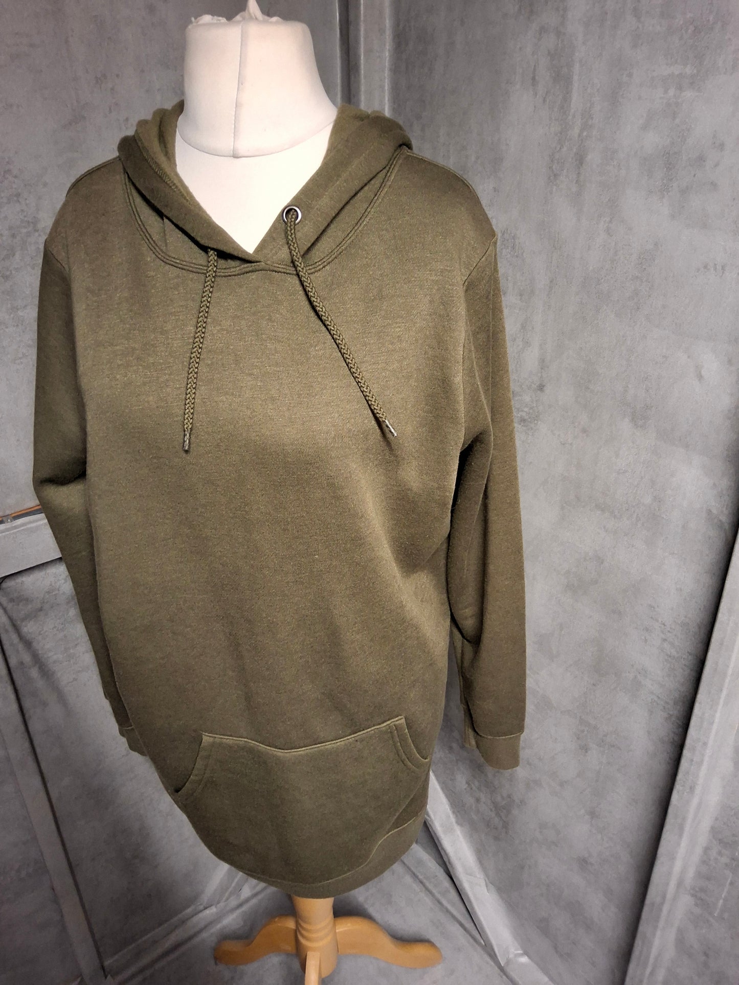 Matalan Khaki Green Longline Hoodie – Size L (UK size 14/16) – Built-In “Don’t Talk to Me” Energy