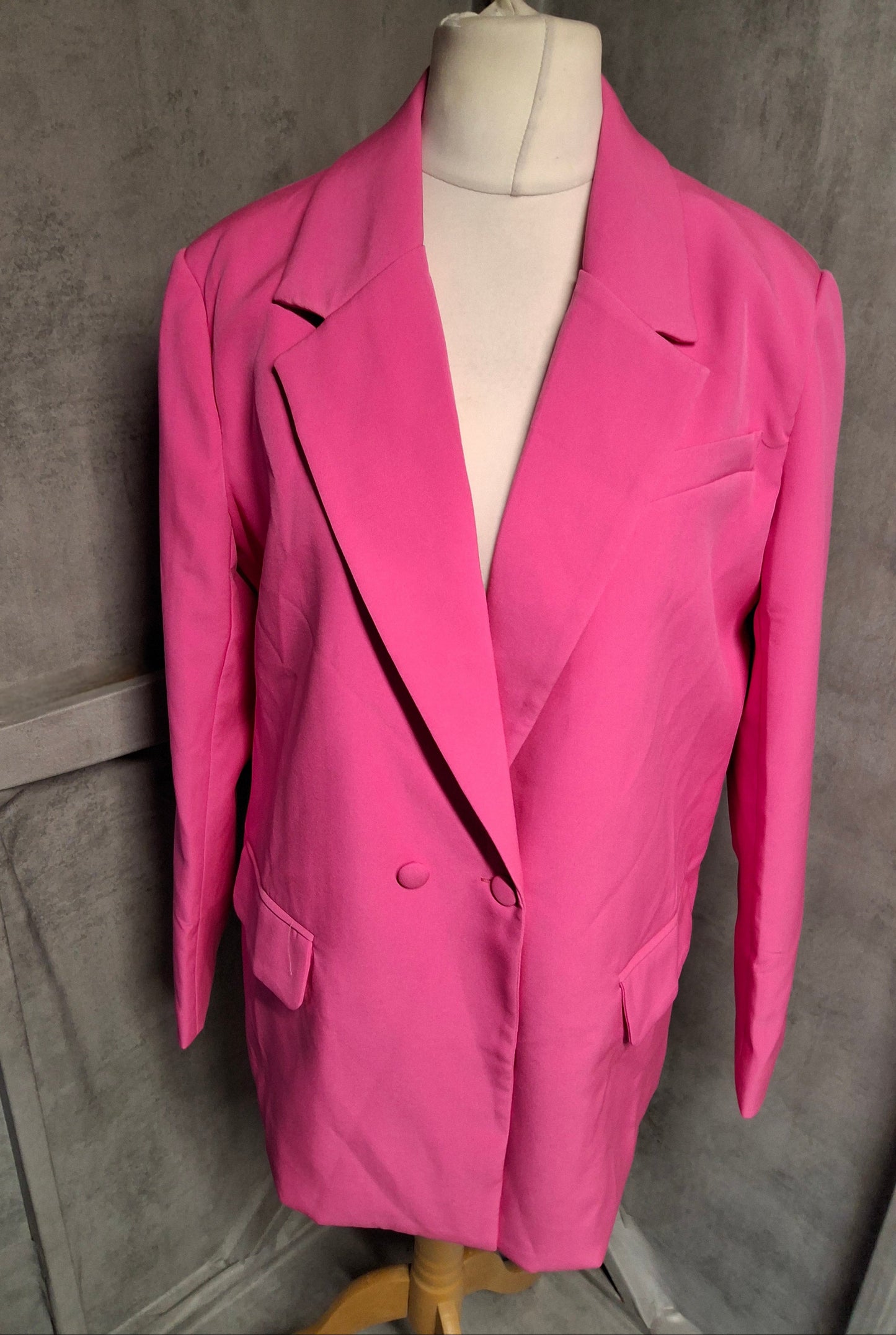 Missguided Bright Pink Oversized Blazer – Size 8 – NWT