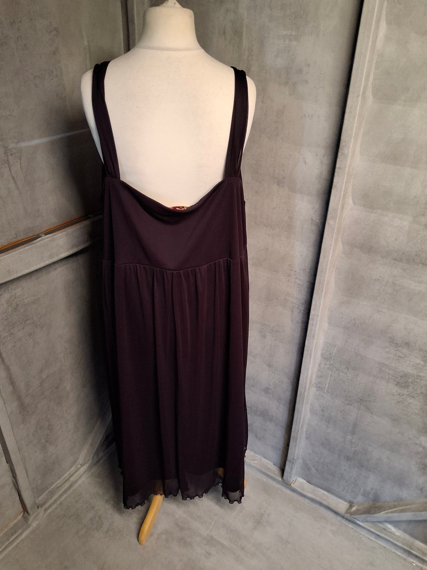 Lilly & Rose Two-Tone Purple Pleated Formal Dress – Size 28 – Evening Elegance
