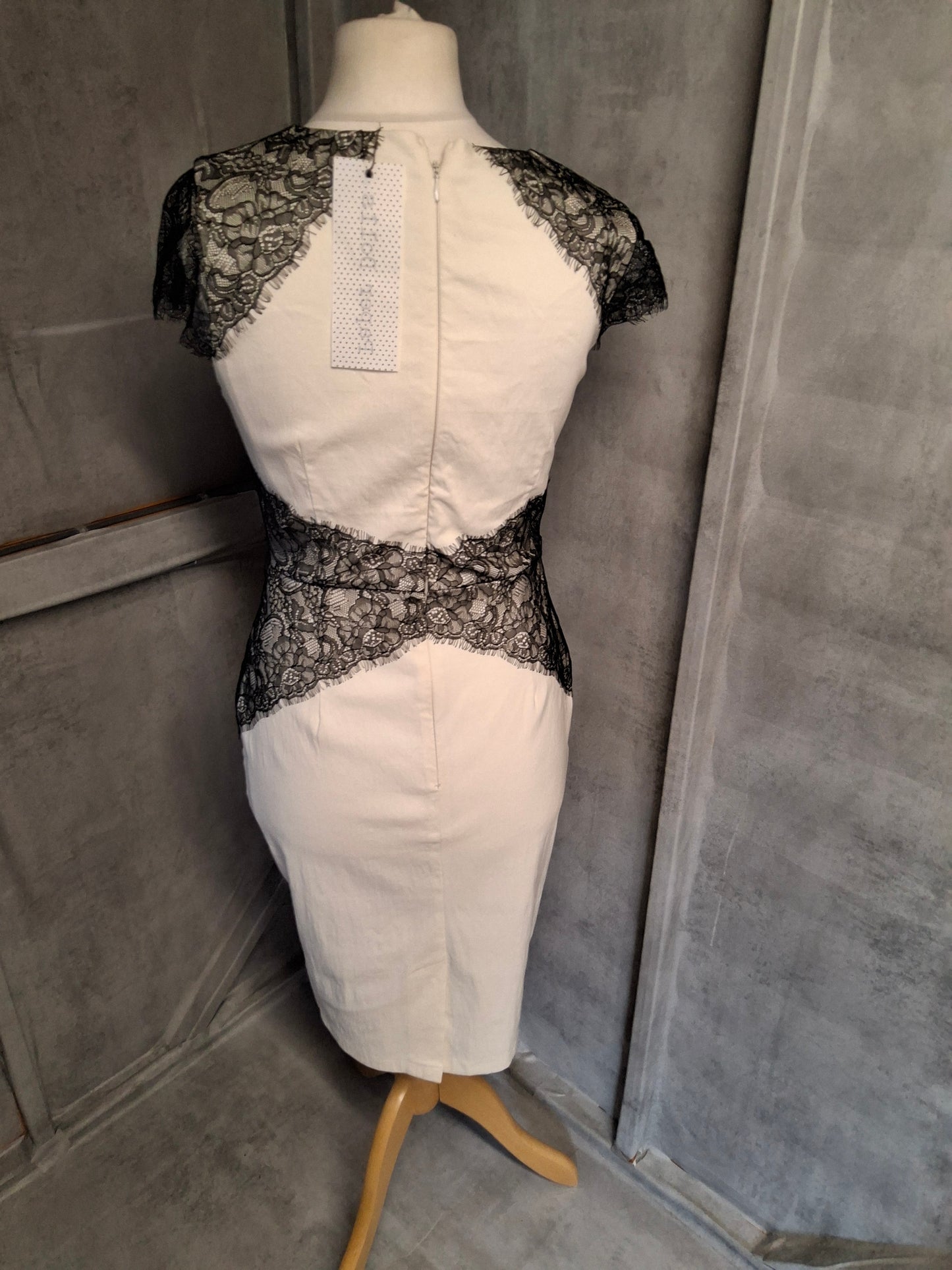 Paper Dolls White & Black Lace Bodycon Dress – Size 14