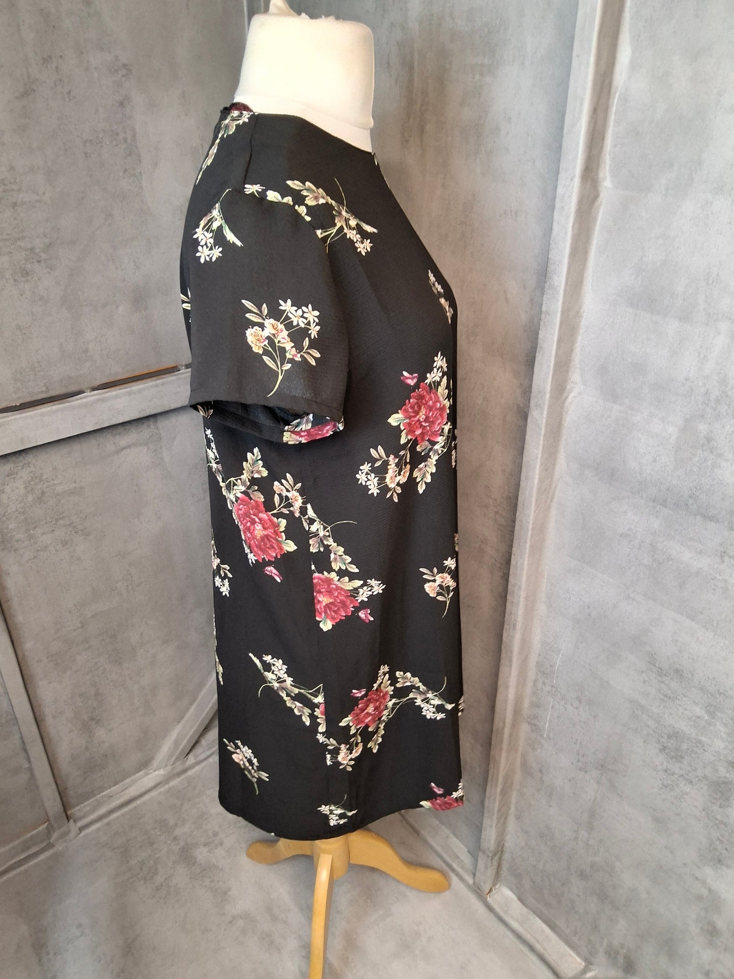Boohoo Floral Shift Dress ๐ธ NWT Size 12 โ Brunch to Bar Sorted!