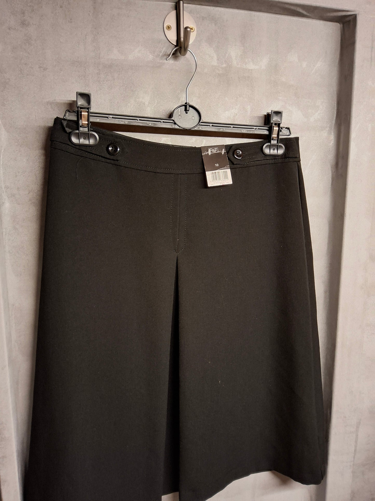 F&F Black Pleated Knee-Length Skirt – Size 10 – BNWT Smart-Casual Classic