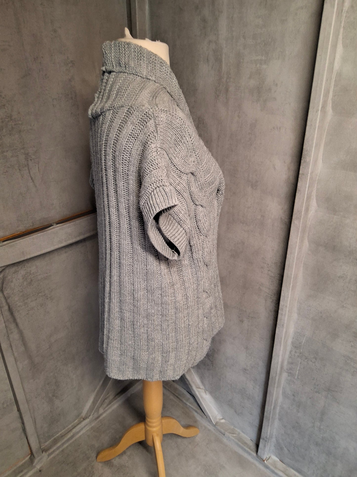 Dorothy Perkins Grey Short Sleeved Cardigan โ Size 18 โ Cosy Button Knit