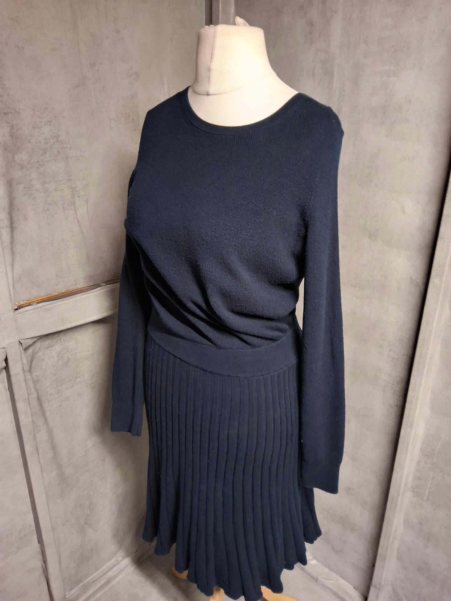 Boden Navy Knitted Midi Dress – Size 10 – Pleated Skirt Elegance