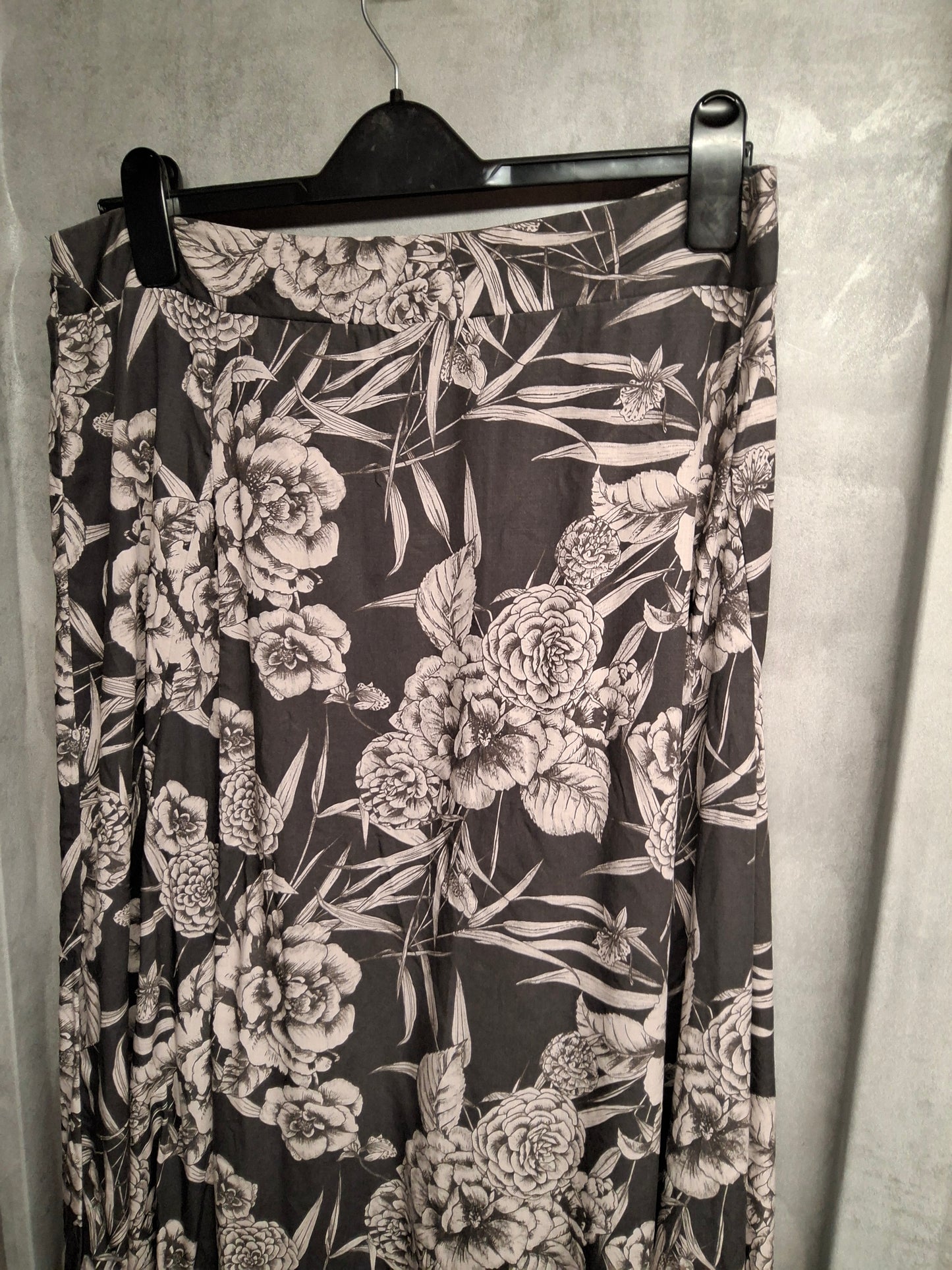Thought Grey & White Floral Asymmetrical Midi Skirt – Size 18, 100% Lyocell, Elastic Back