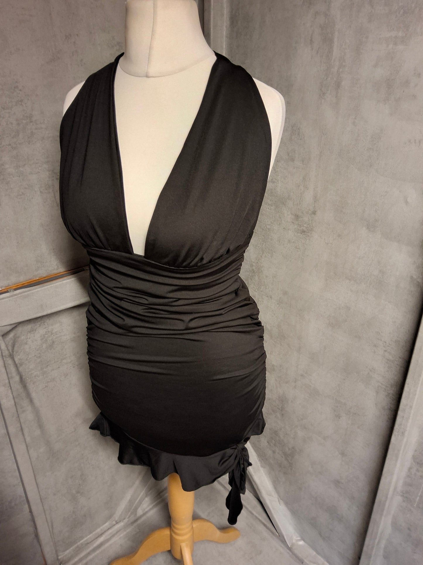 Shein Petite Black Plunge Halter Mini Dress with Bow Detail ā Size M UK size 8/10