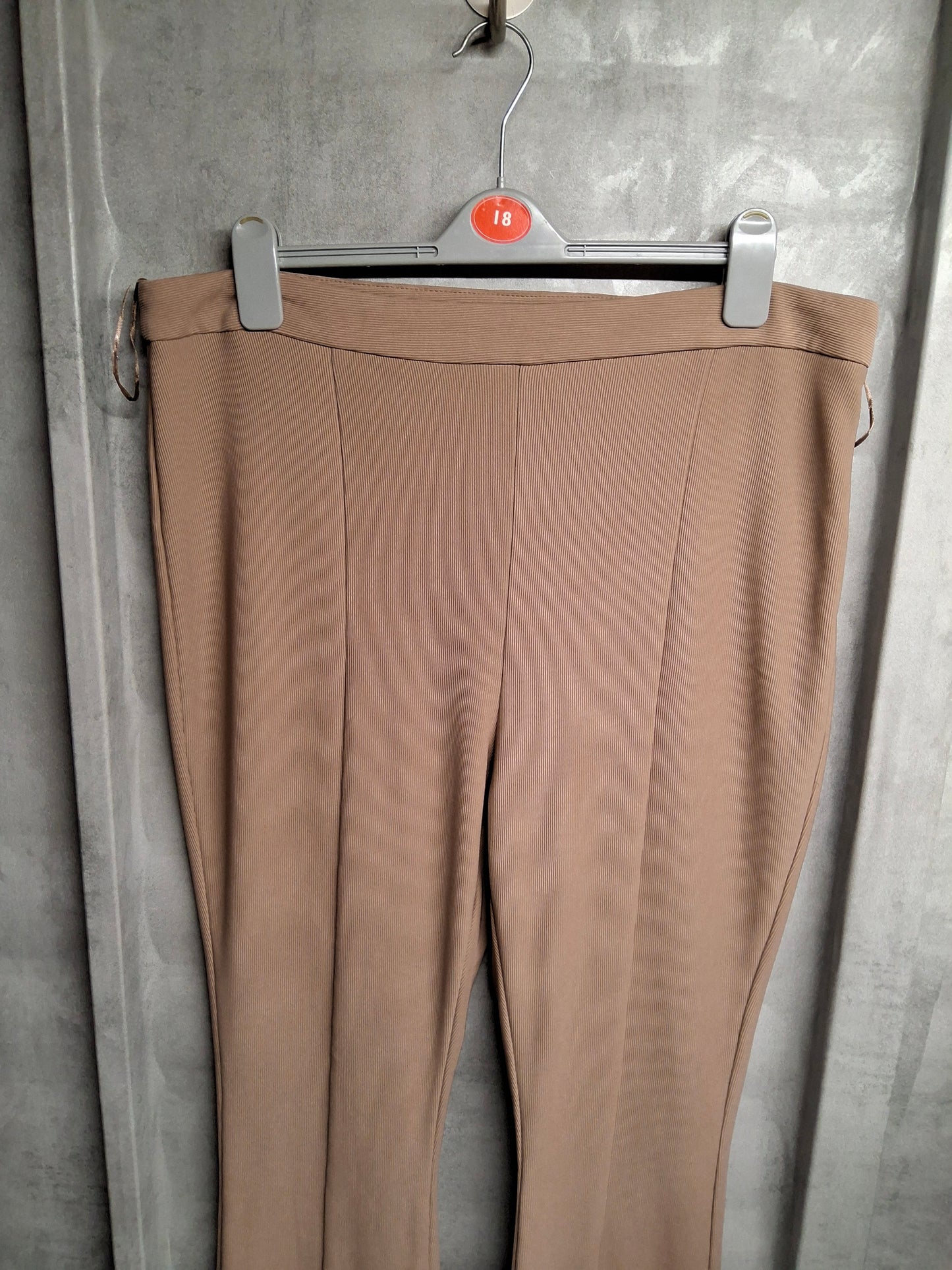 Primark Camel Ribbed Flared Leggings – Size 20 – High Waisted with Side Zip & Slit Hem