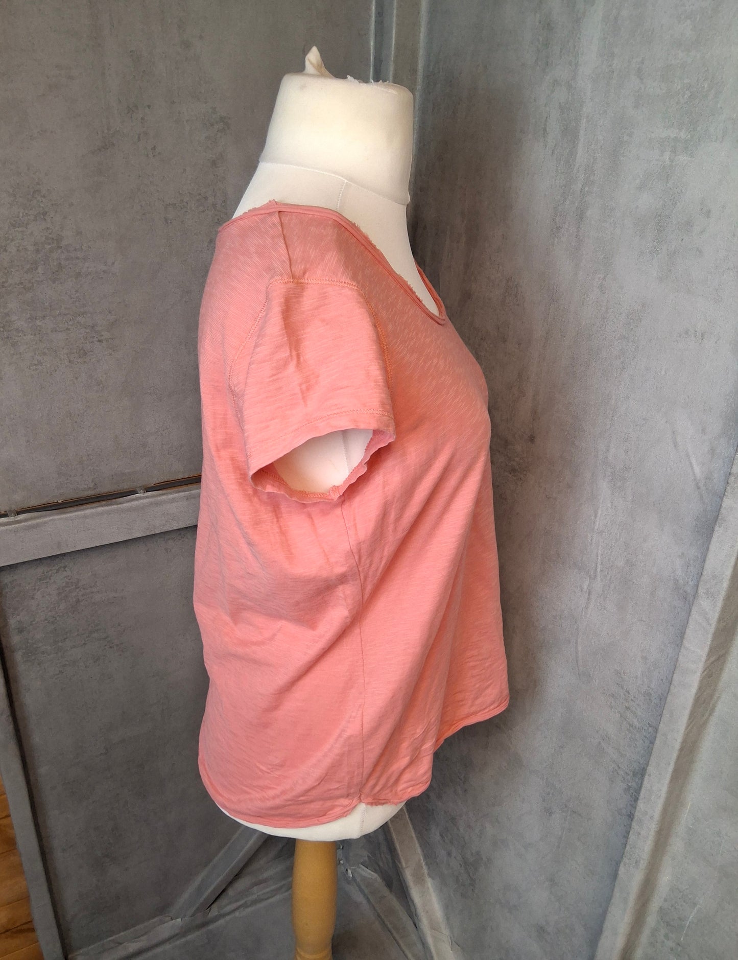 Laura Ashley Coral Pink Cotton T-Shirt – Size 18 Fray Detail Scoop Neck