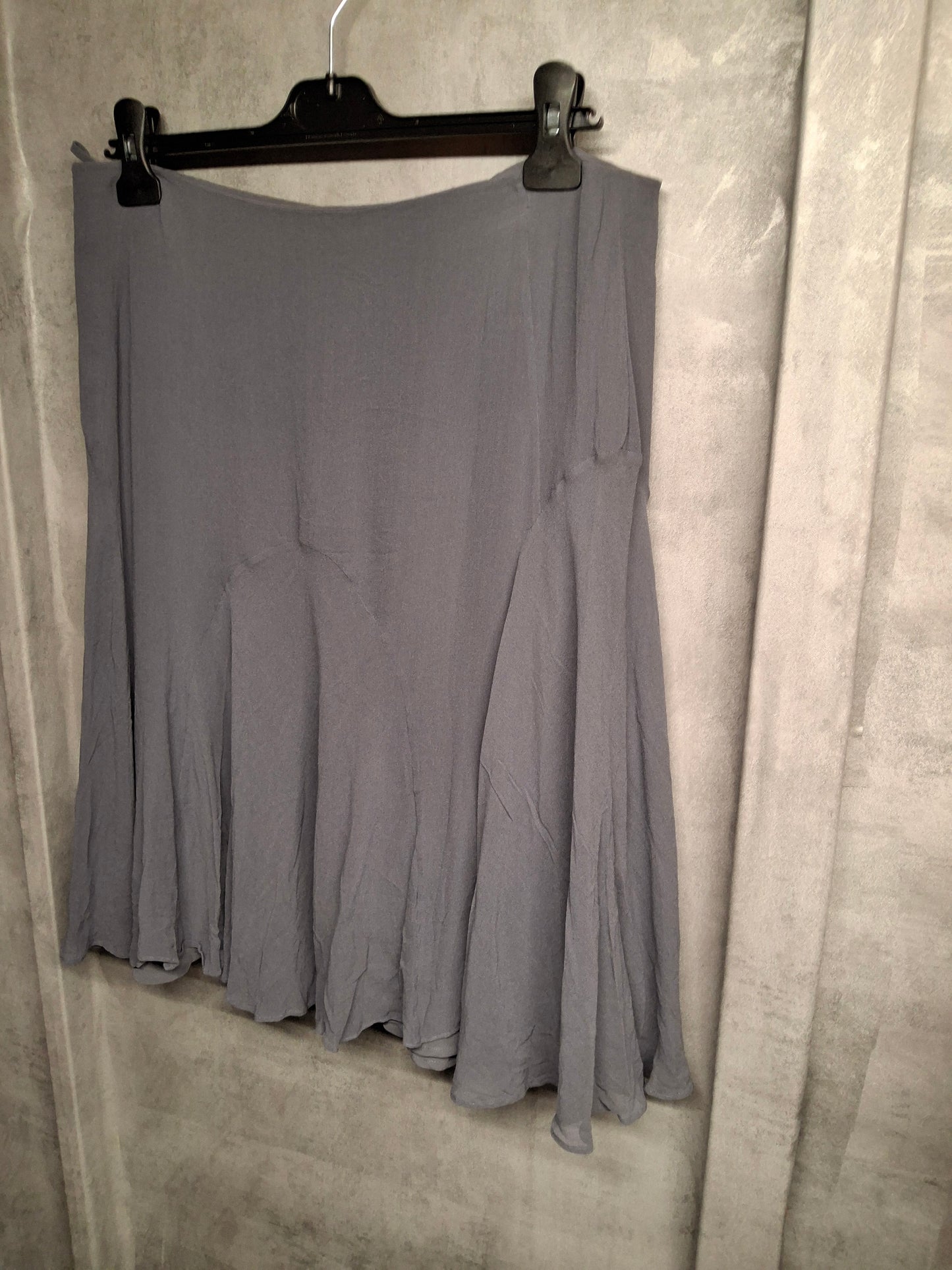 ✨ Episode Grey 100% Silk Skirt – Size 16 (fits Size 14/16) – Lined ✨
