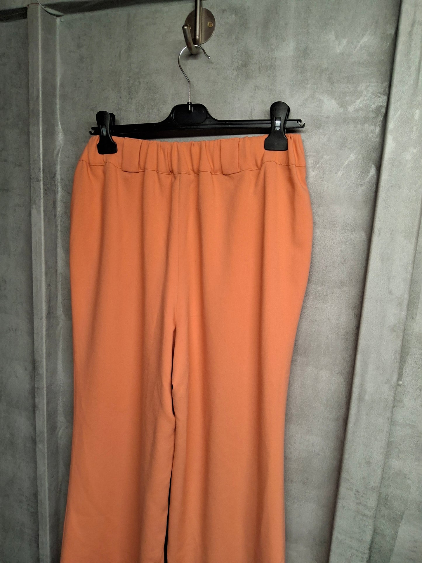 Dannii Minogue Petite Coral Flared Trousers ā Size 8