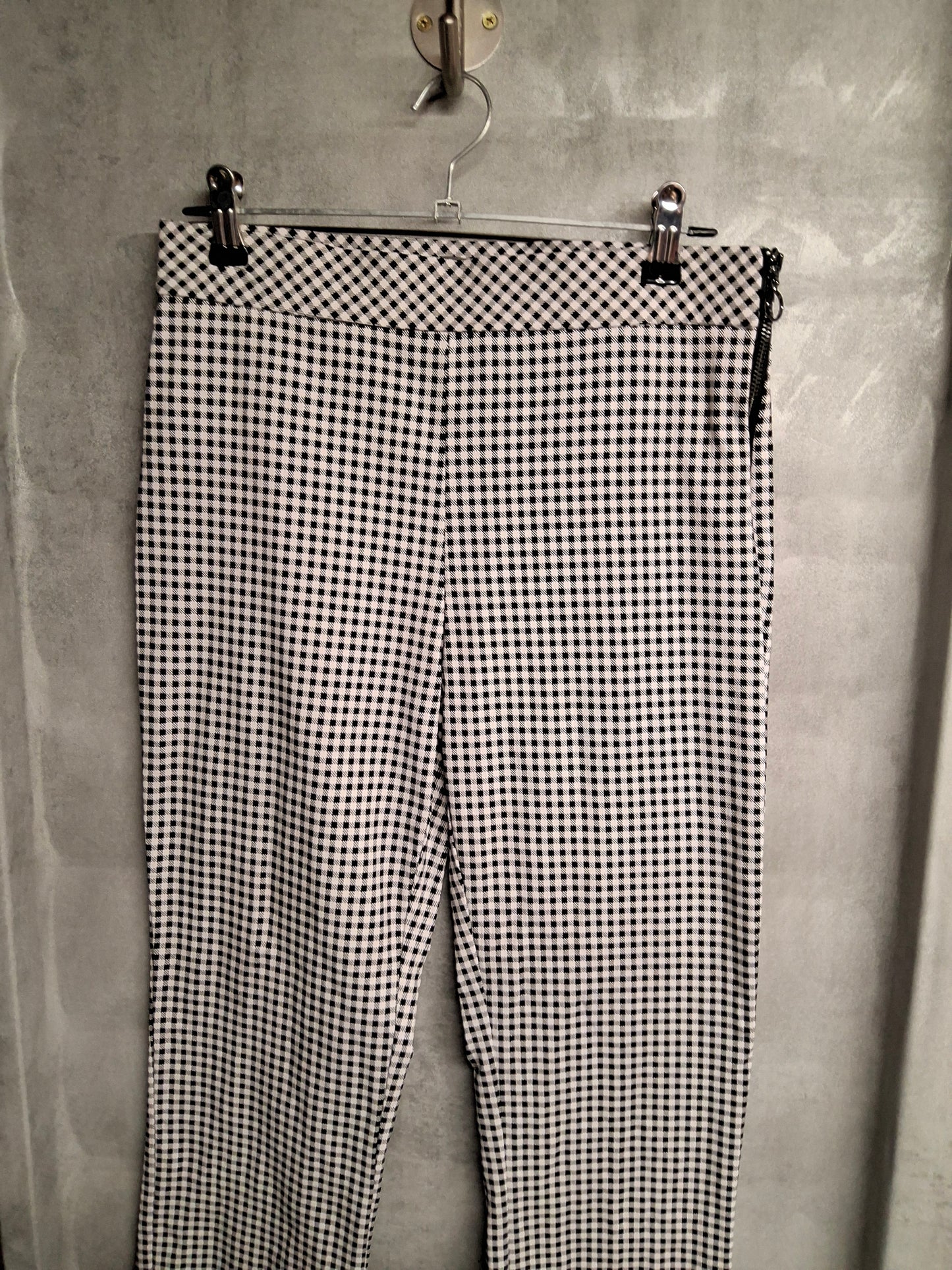 Primark Black & White Gingham Slim Leg Trousers – Size 10 | High Waist, Side Zip, Timeless Print