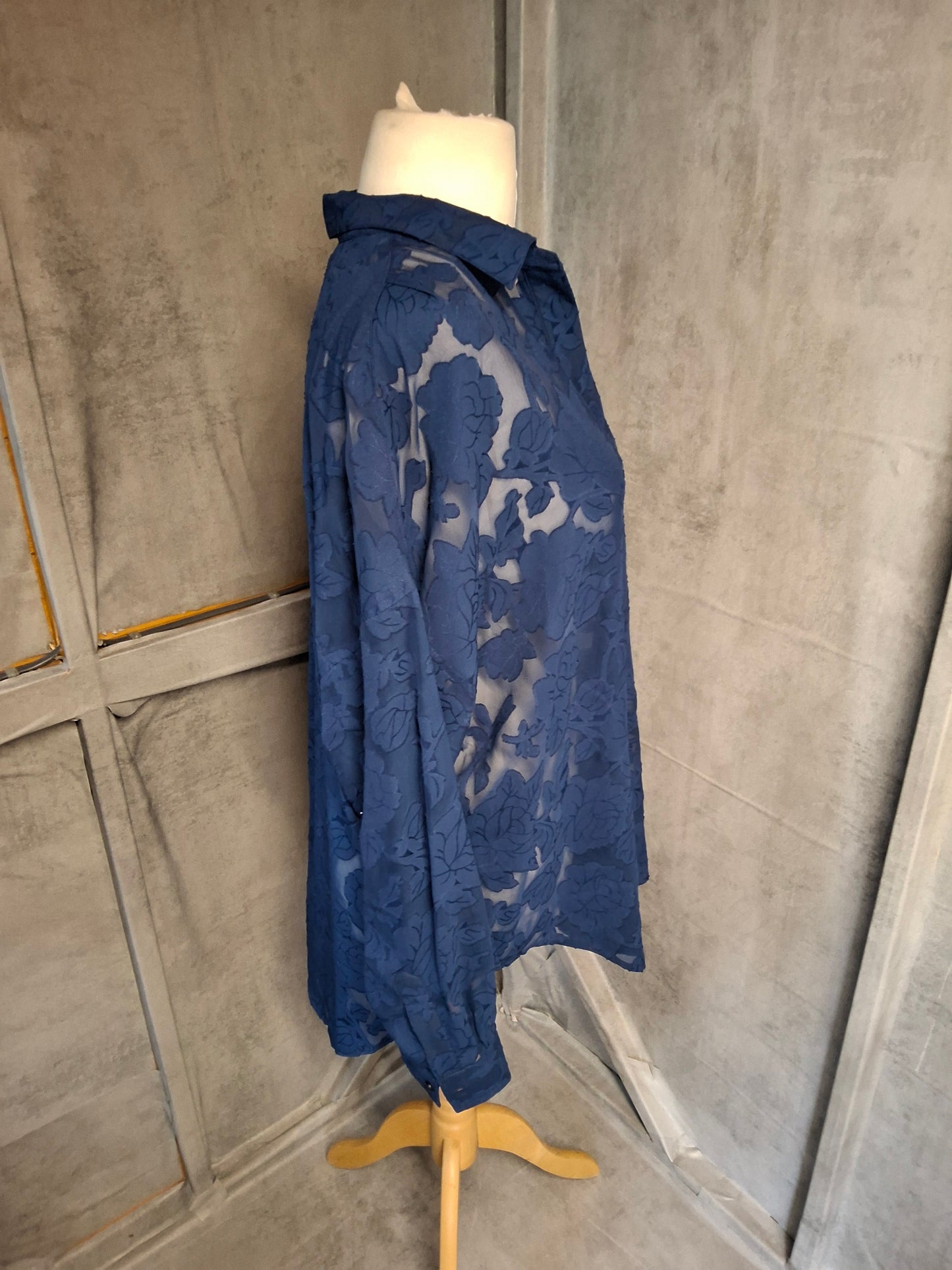 Soon Navy Sheer Floral Blouse – Size 16 – Long Sleeve, Relaxed Fit, High-Low Hem