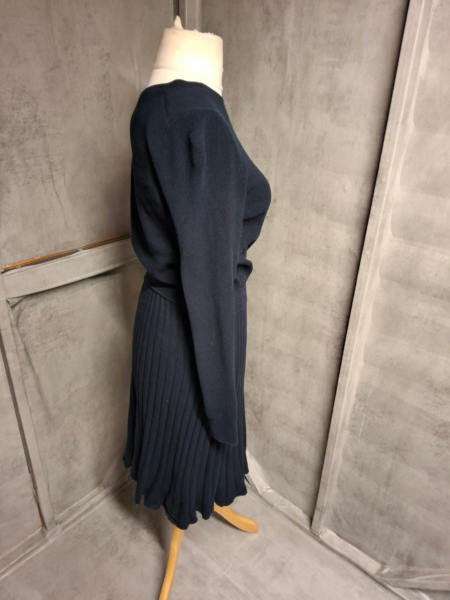Boden Navy Knitted Midi Dress – Size 10 – Pleated Skirt Elegance