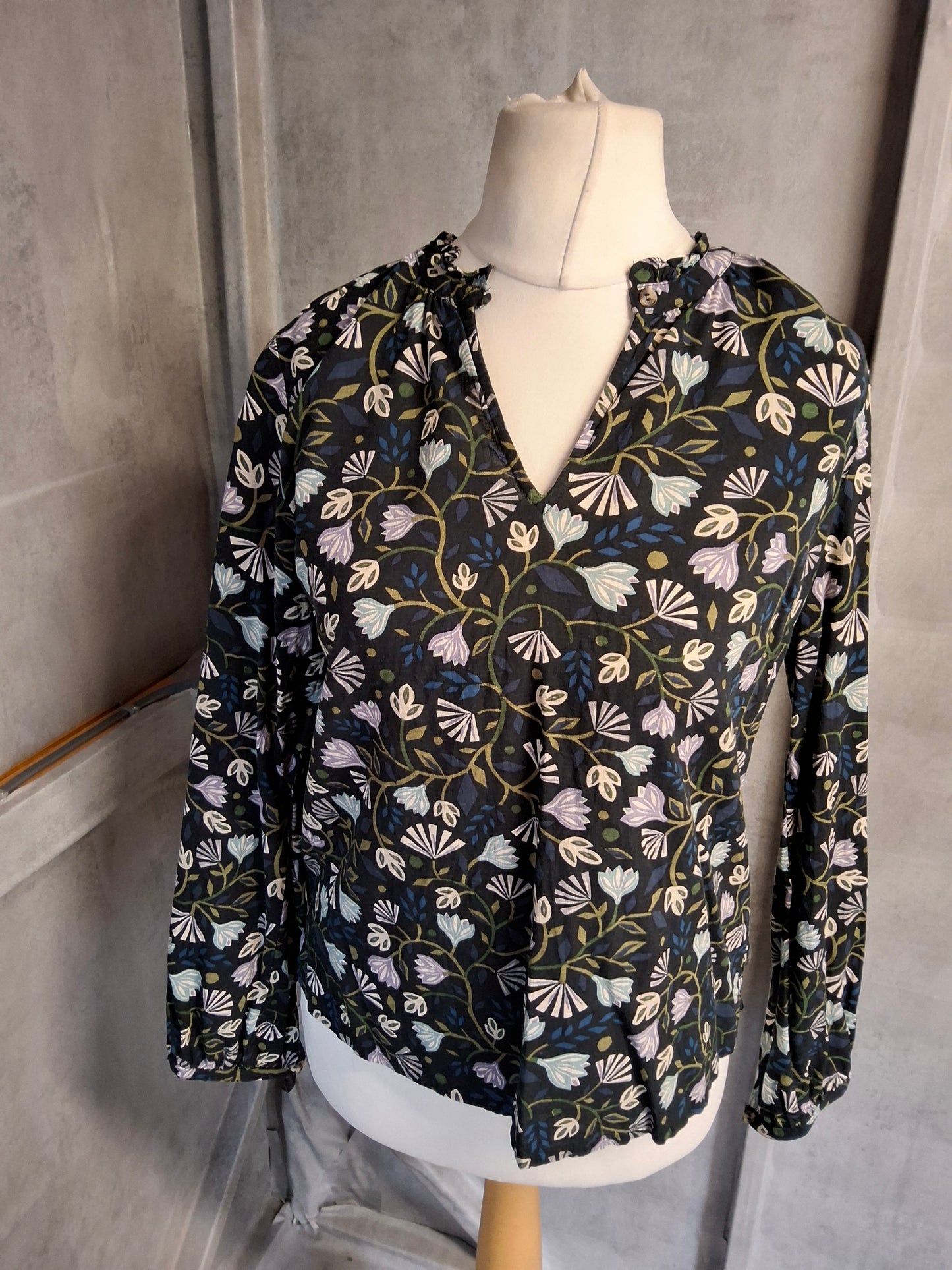 Seasalt Cornwall Black Floral Long Sleeve Blouse – Size 10 – Cotton Blend