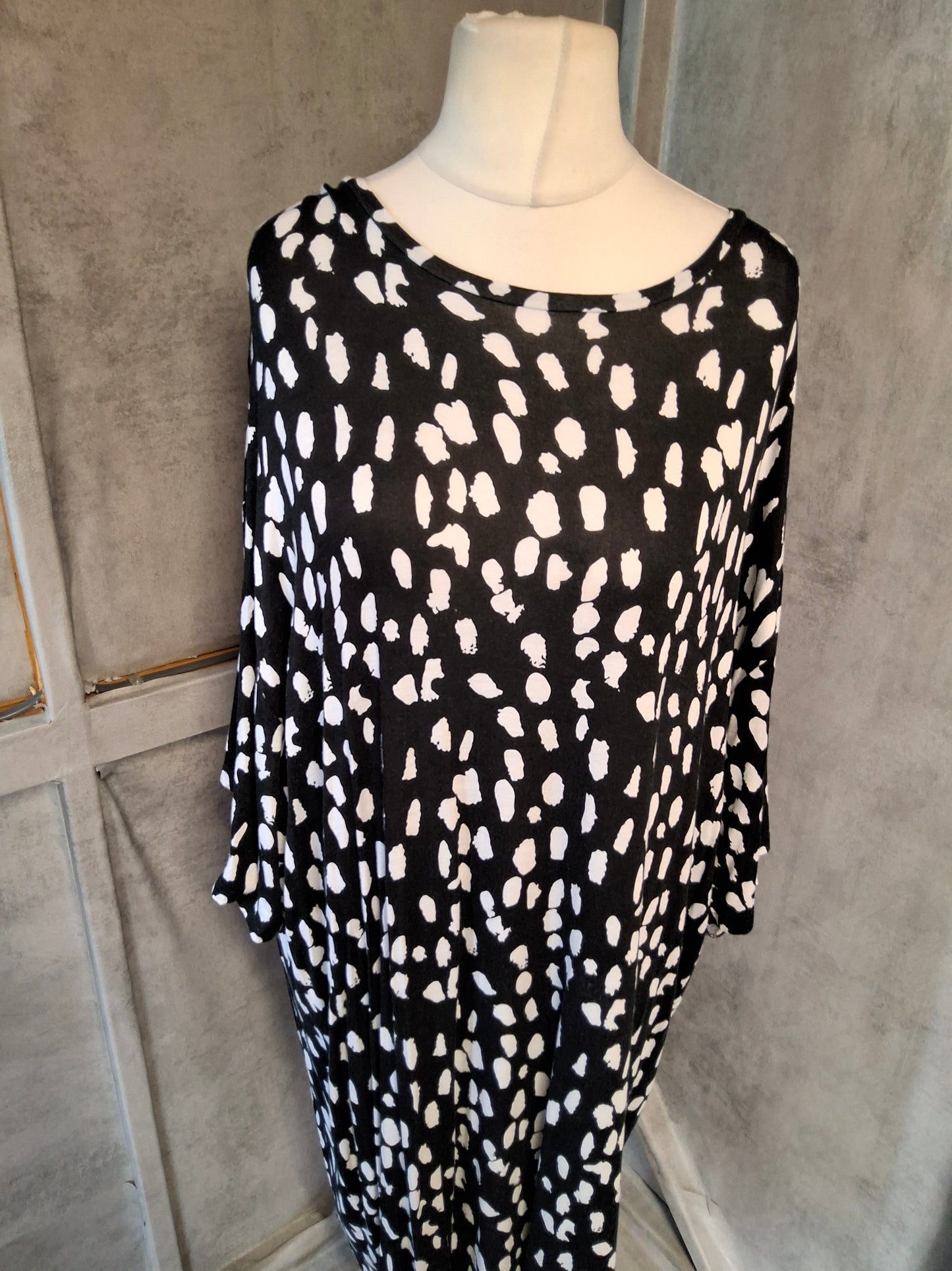 Studio Black & White Animal Print Oversized Midi Dress – Size 16/18