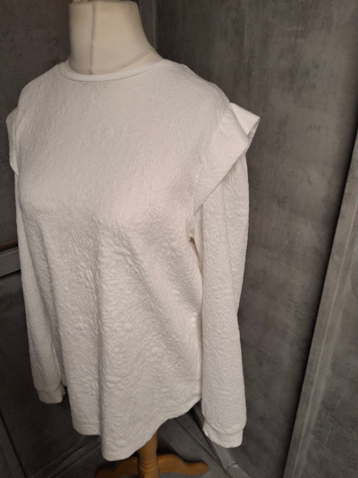 White Embossed Long Sleeve T-Shirt – Matalan – Size 18